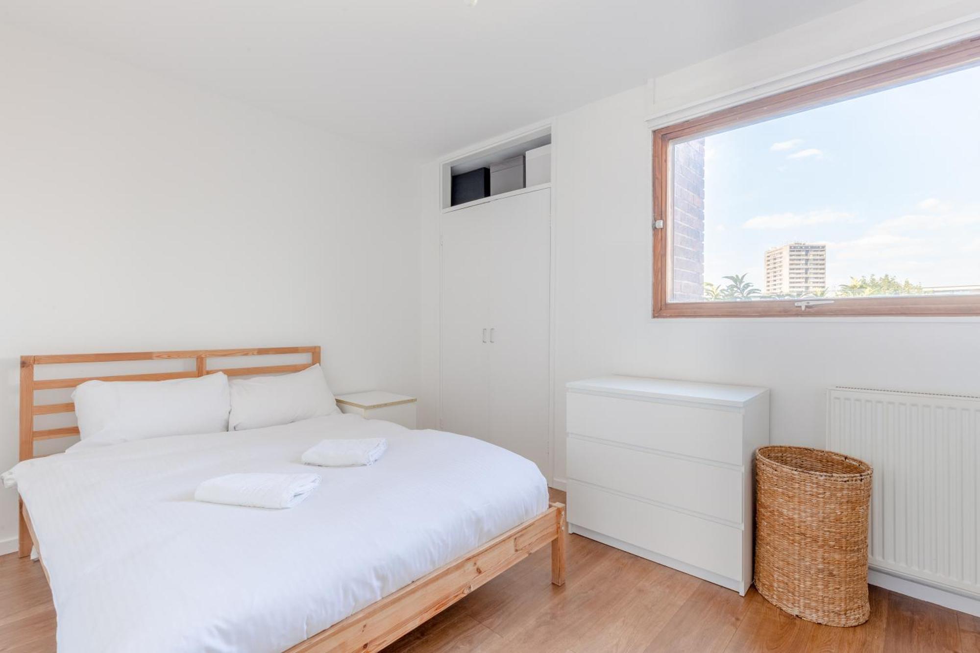Apartment Unique Spacious Central 3 Bedroom With Rooftop Terrace *