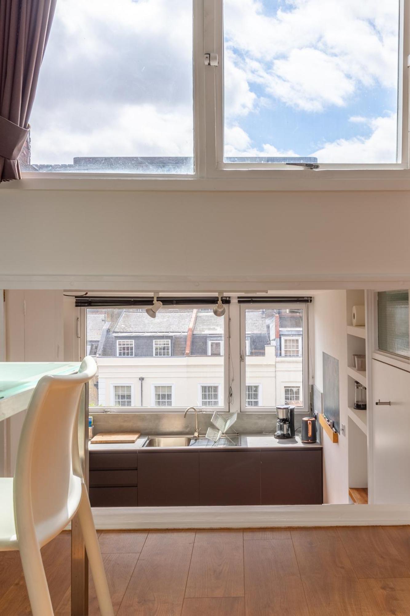 Apartment Unique Spacious Central 3 Bedroom With Rooftop Terrace *