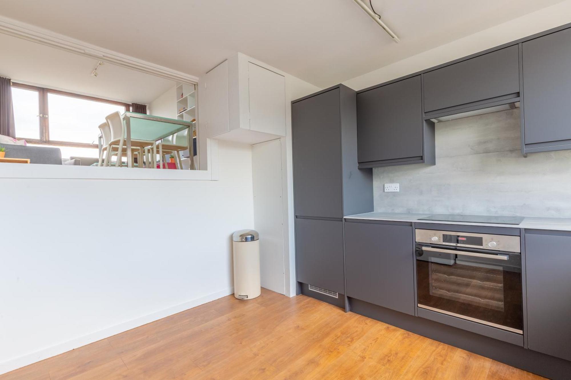 Unique Spacious Central 3 Bedroom With Rooftop Terrace