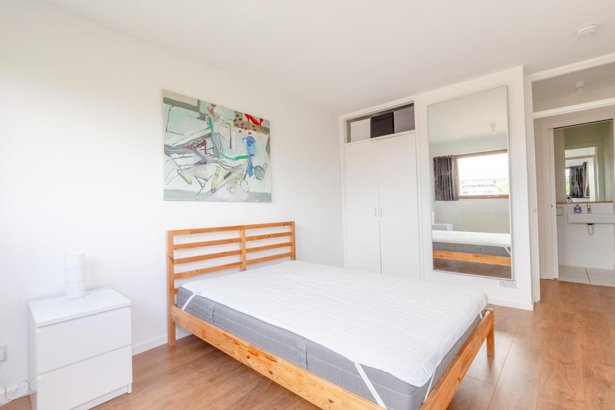 Unique Spacious Central 3 Bedroom With Rooftop Terrace Apartment