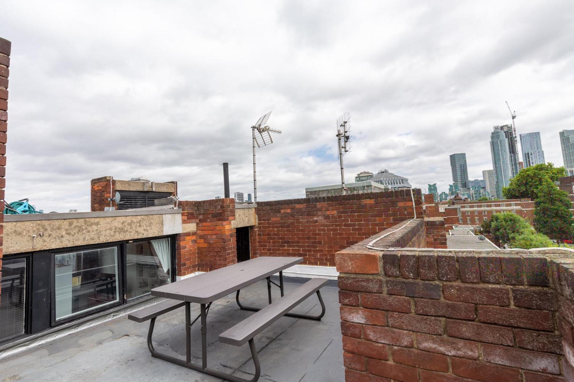 Unique Spacious Central 3 Bedroom With Rooftop Terrace Apartment