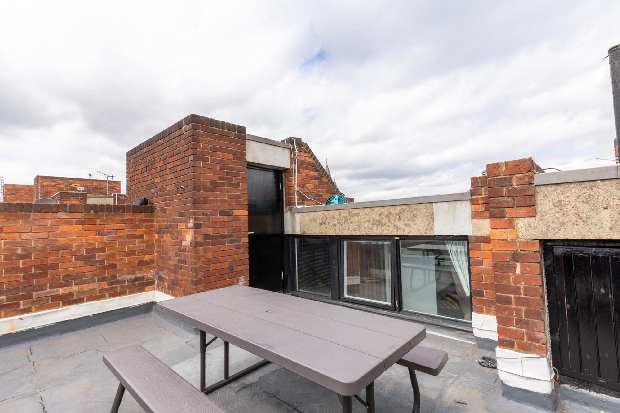 Unique Spacious Central 3 Bedroom With Rooftop Terrace Apartment London