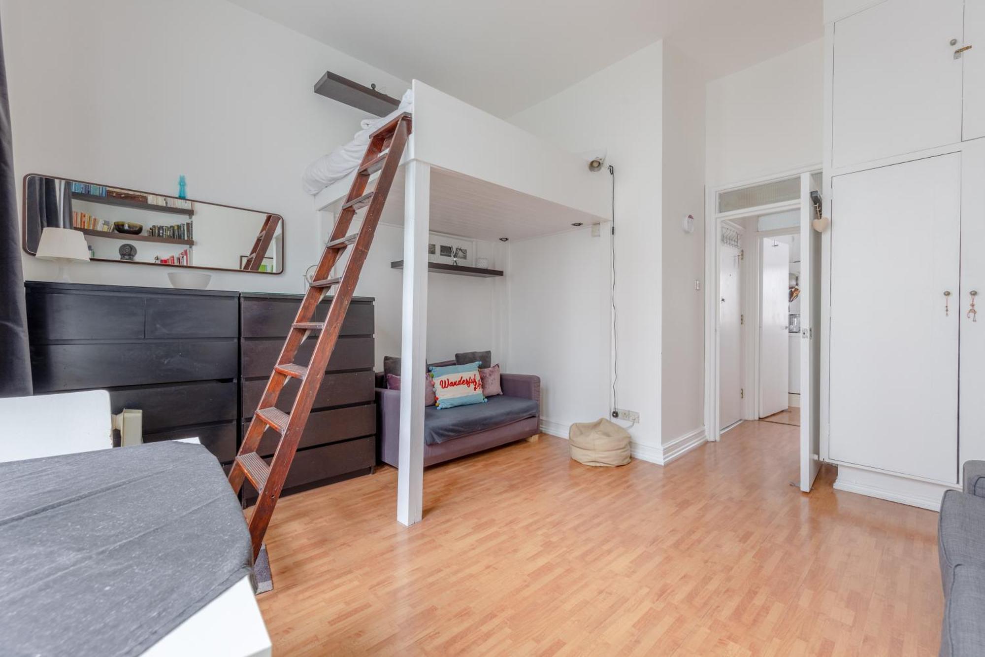 Spacious Near Kensington Gardens Apartment London