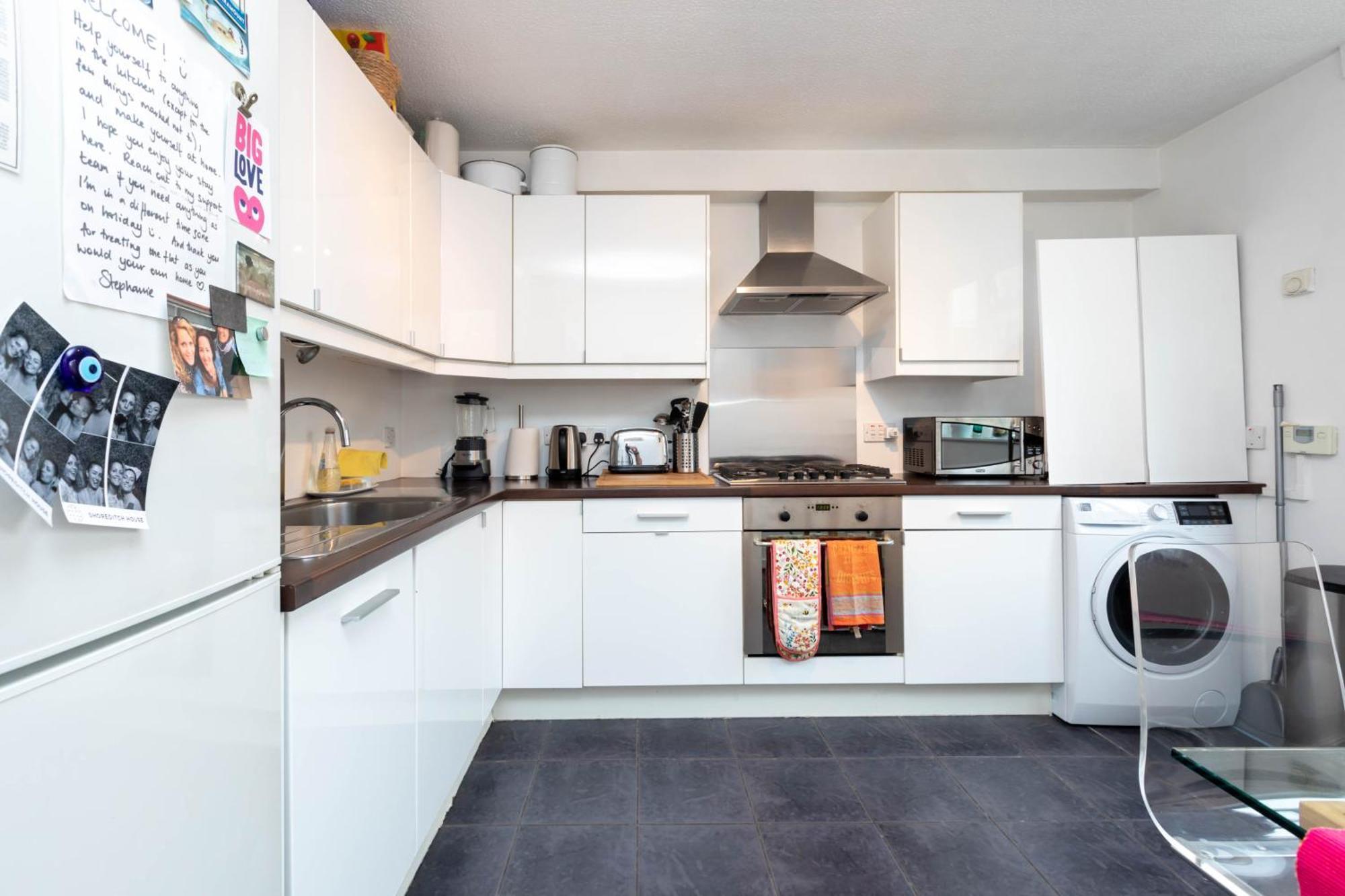 Battersea 2 Bedroom Flat *