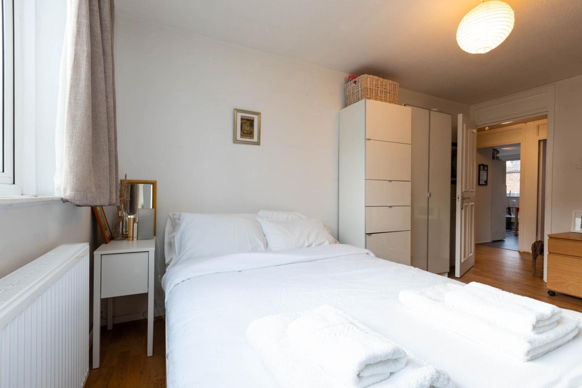 Battersea 2 Bedroom Flat * London