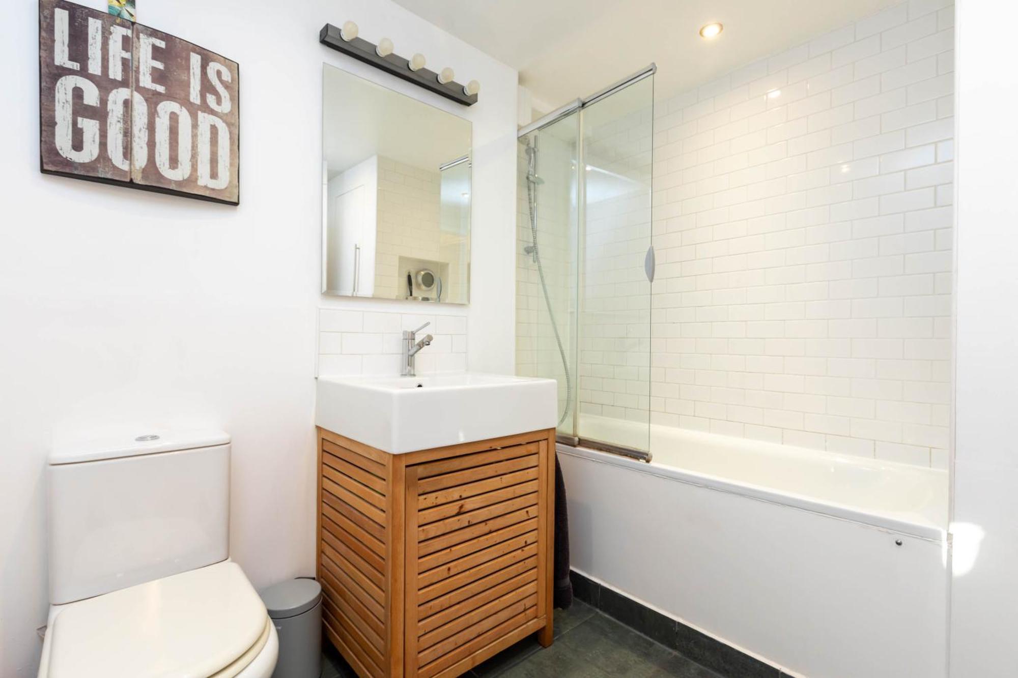Battersea 2 Bedroom Flat * London