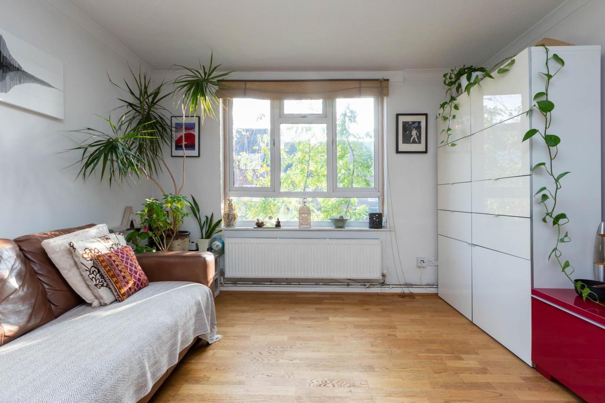 Battersea 2 Bedroom Flat * London