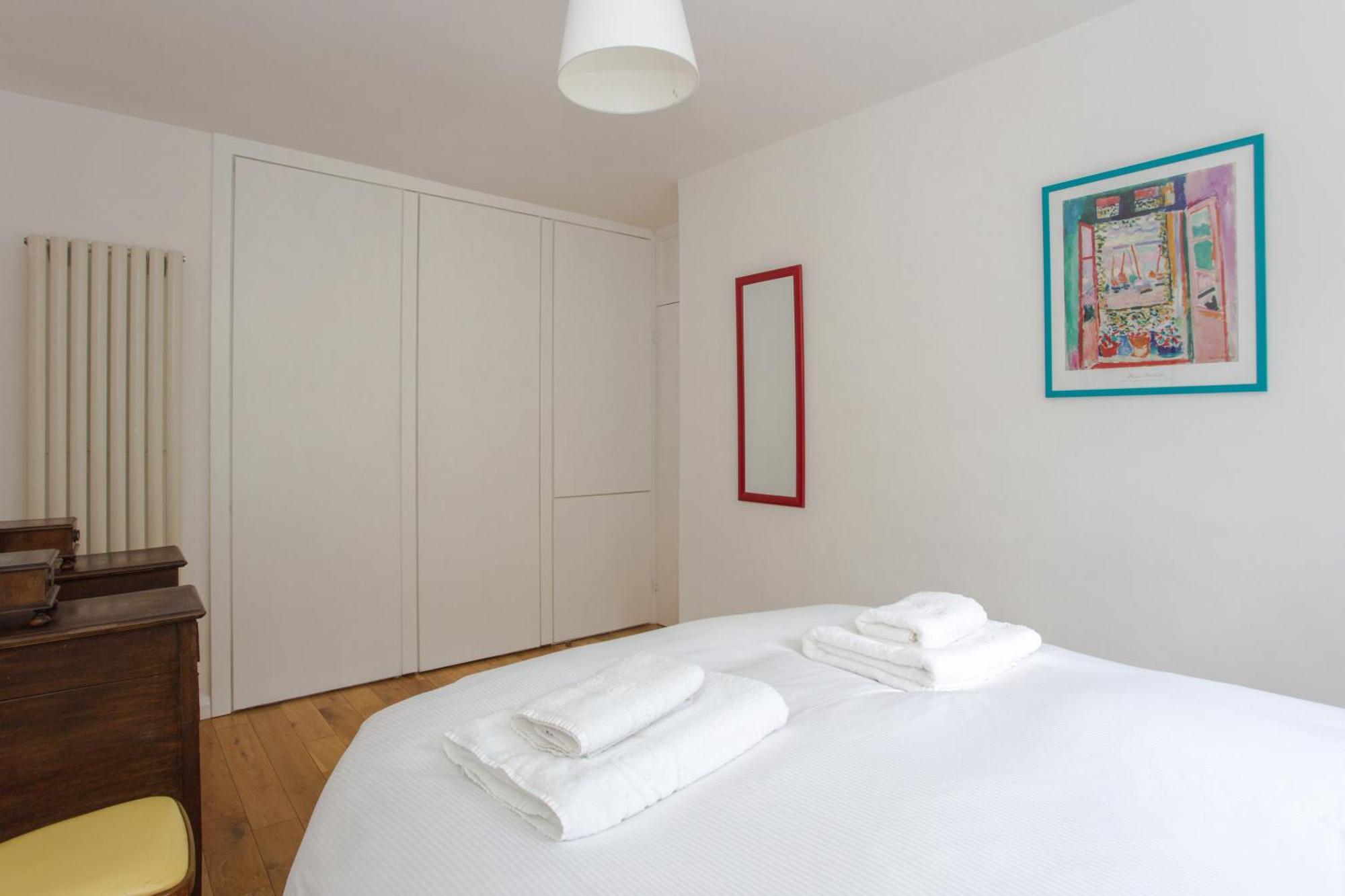 Modern 3 Bedroom In Brixton Apartment *