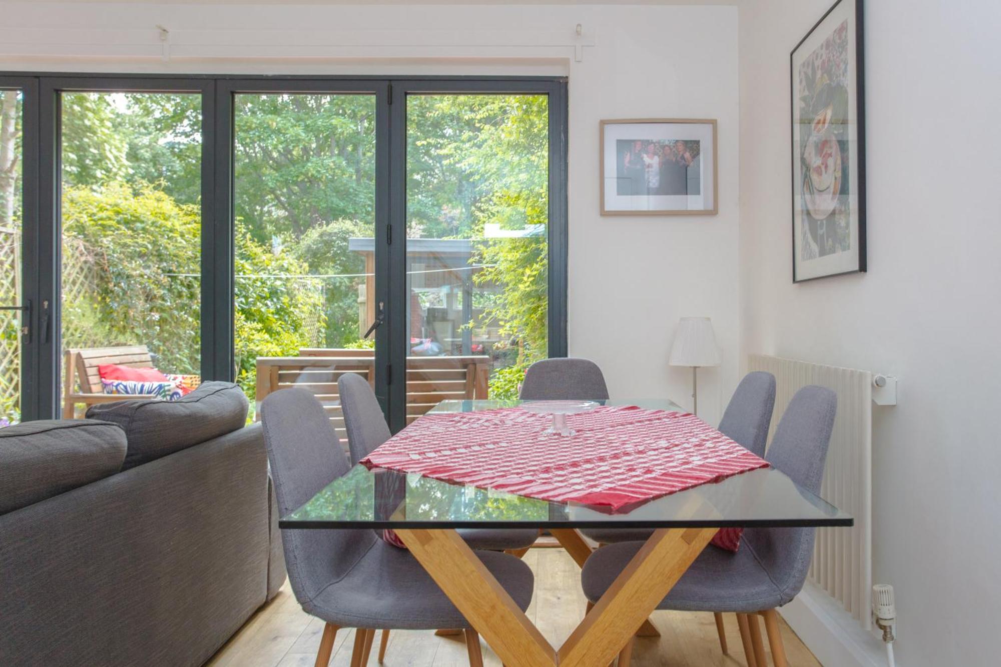 Modern 3 Bedroom In Brixton London