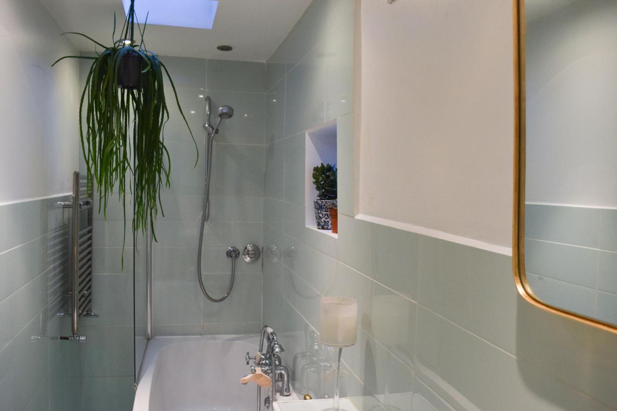 Stylish And Spacious With Terrace London