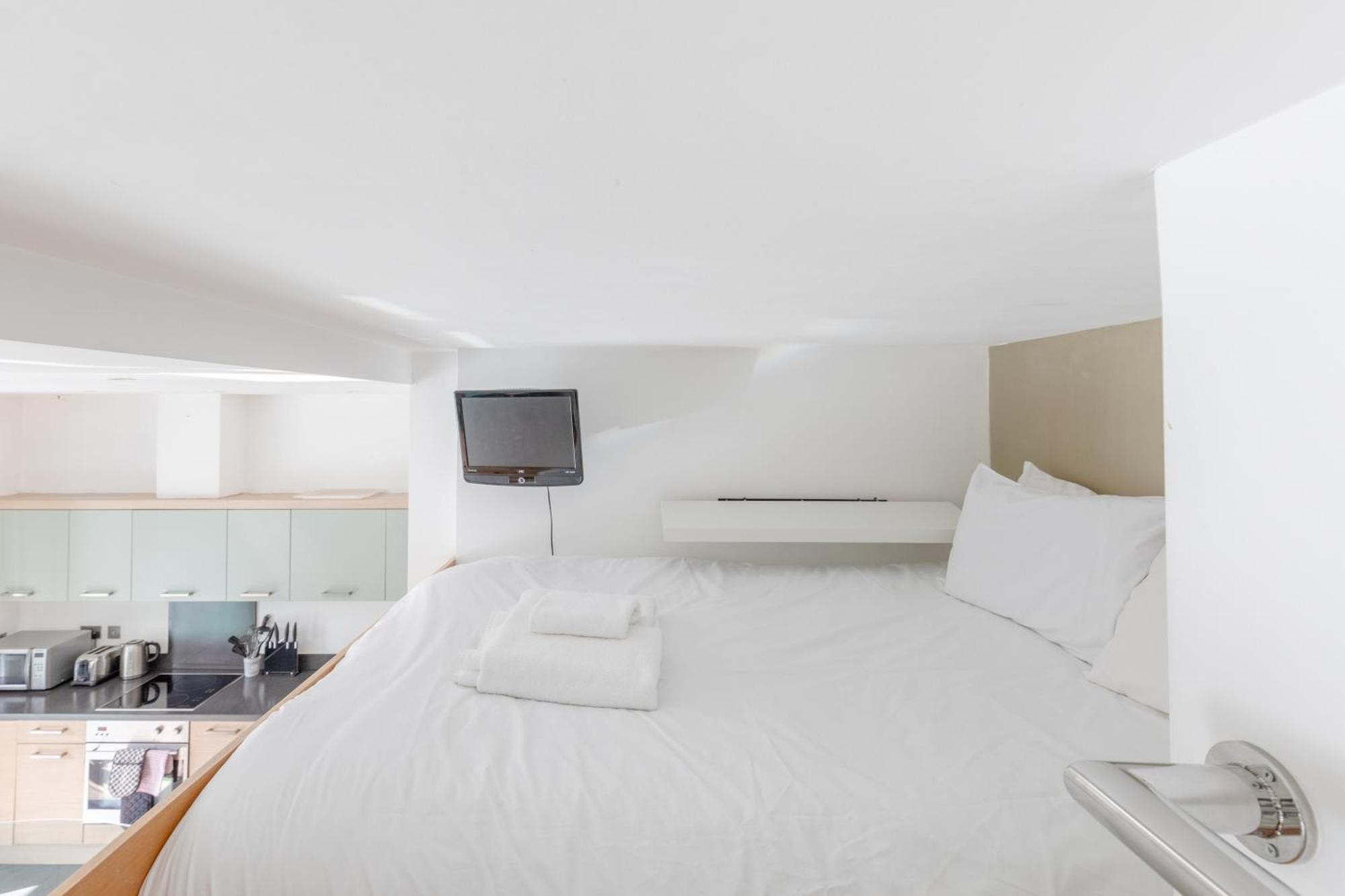 Apartment Minimal With Views Over Battersea Park