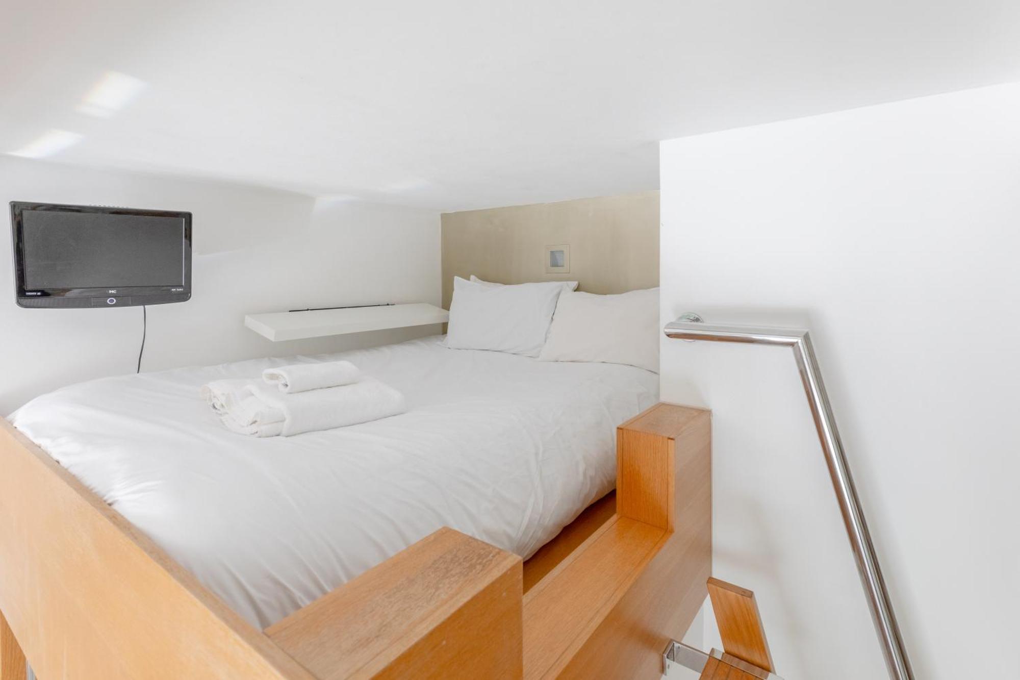 Apartment Minimal With Views Over Battersea Park London