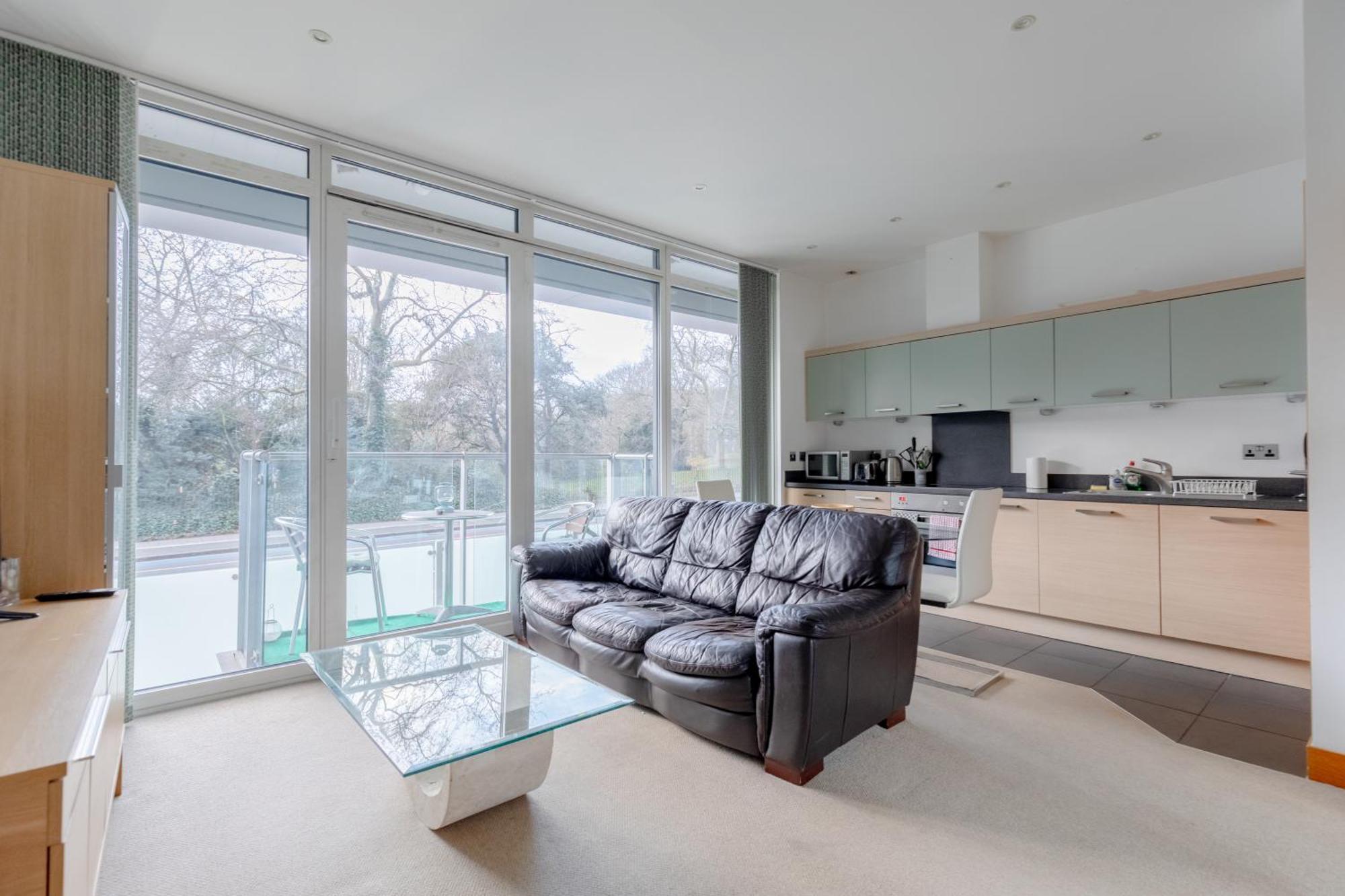 Minimal With Views Over Battersea Park