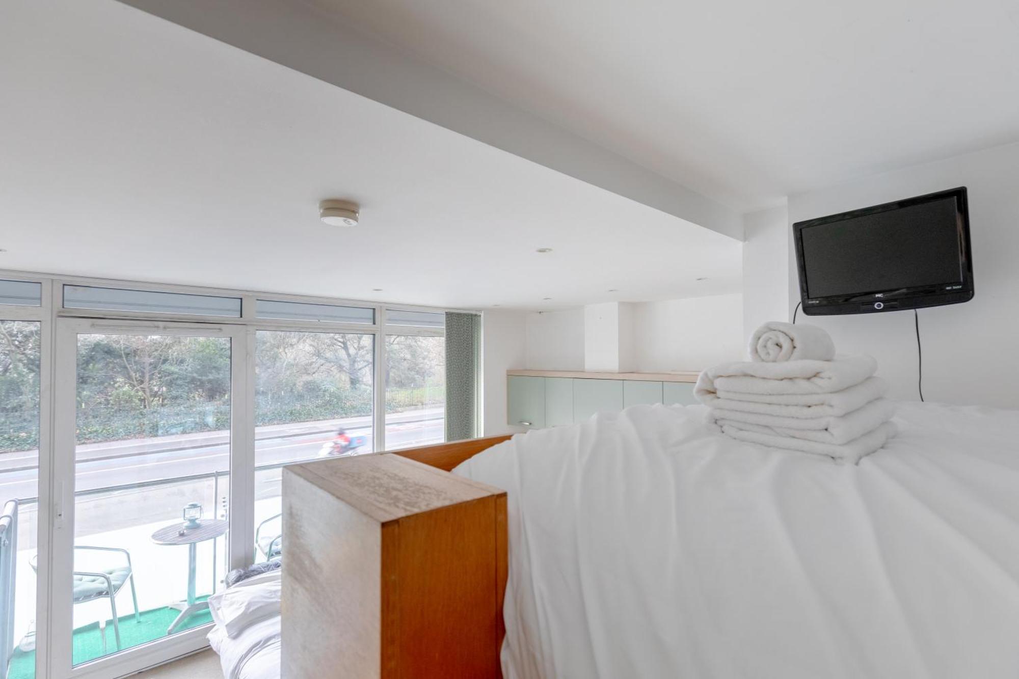 Apartment Minimal With Views Over Battersea Park