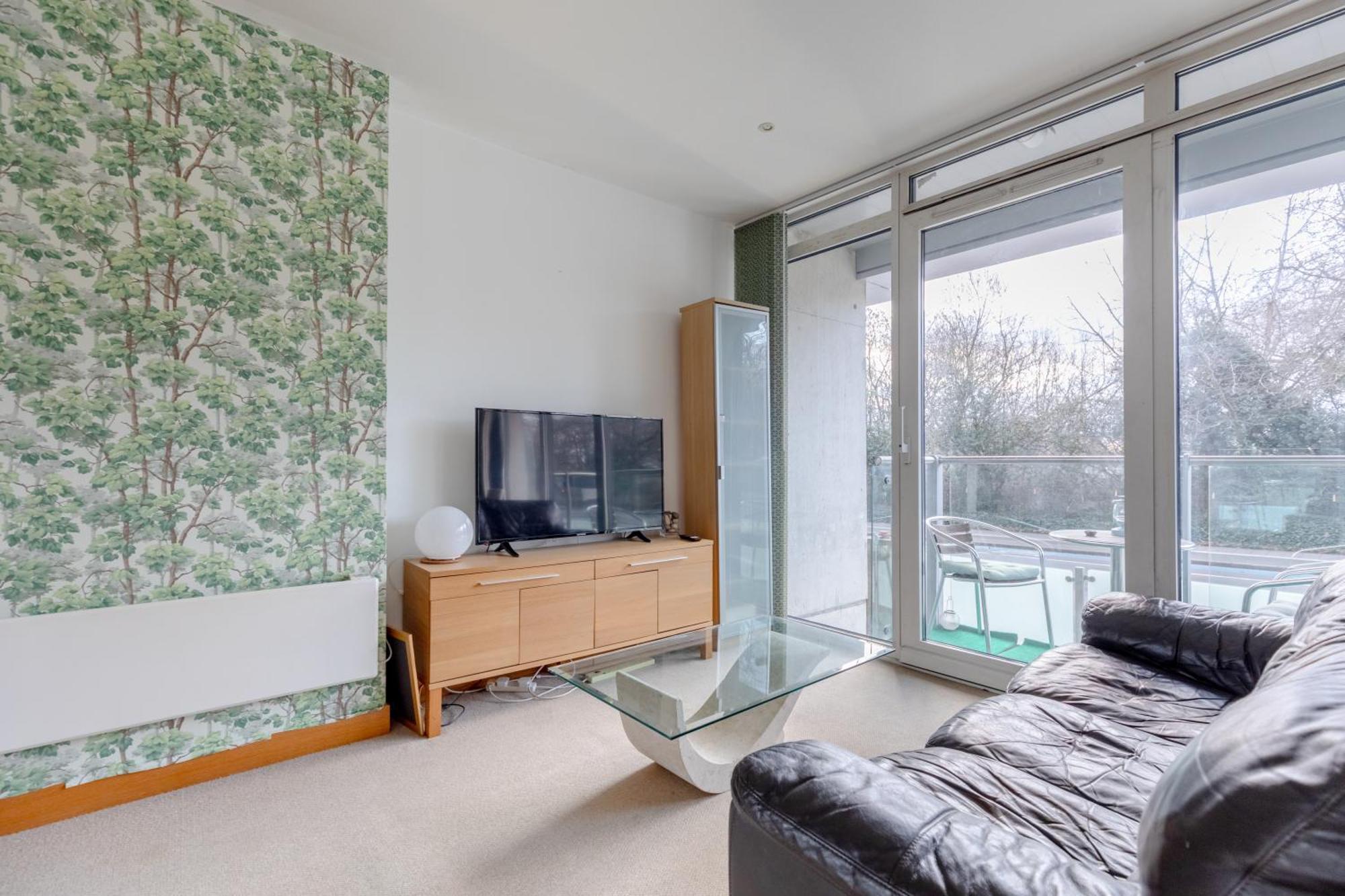 Apartment Minimal With Views Over Battersea Park London