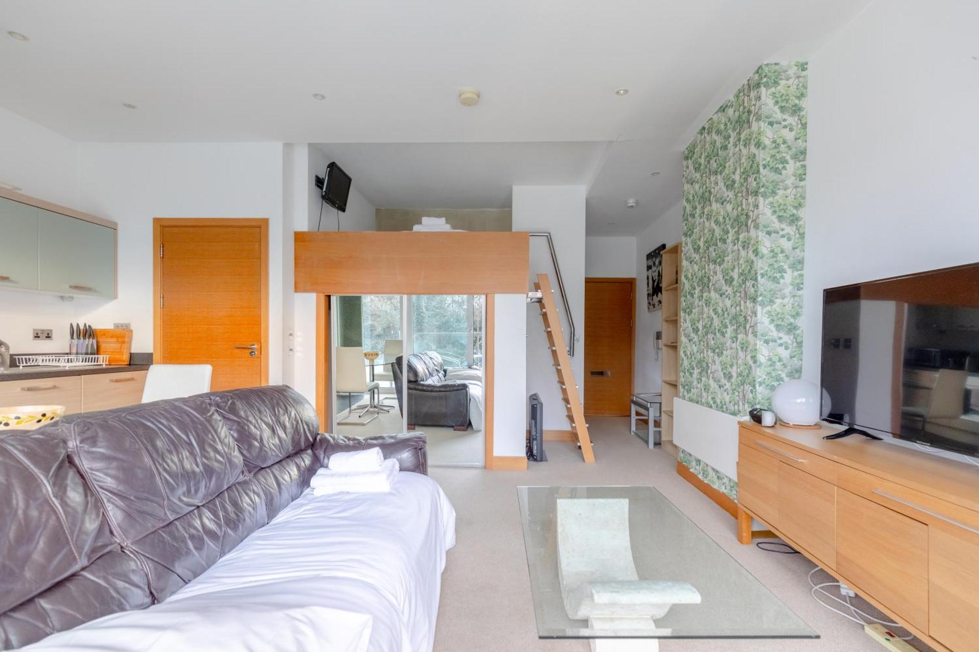 Minimal With Views Over Battersea Park