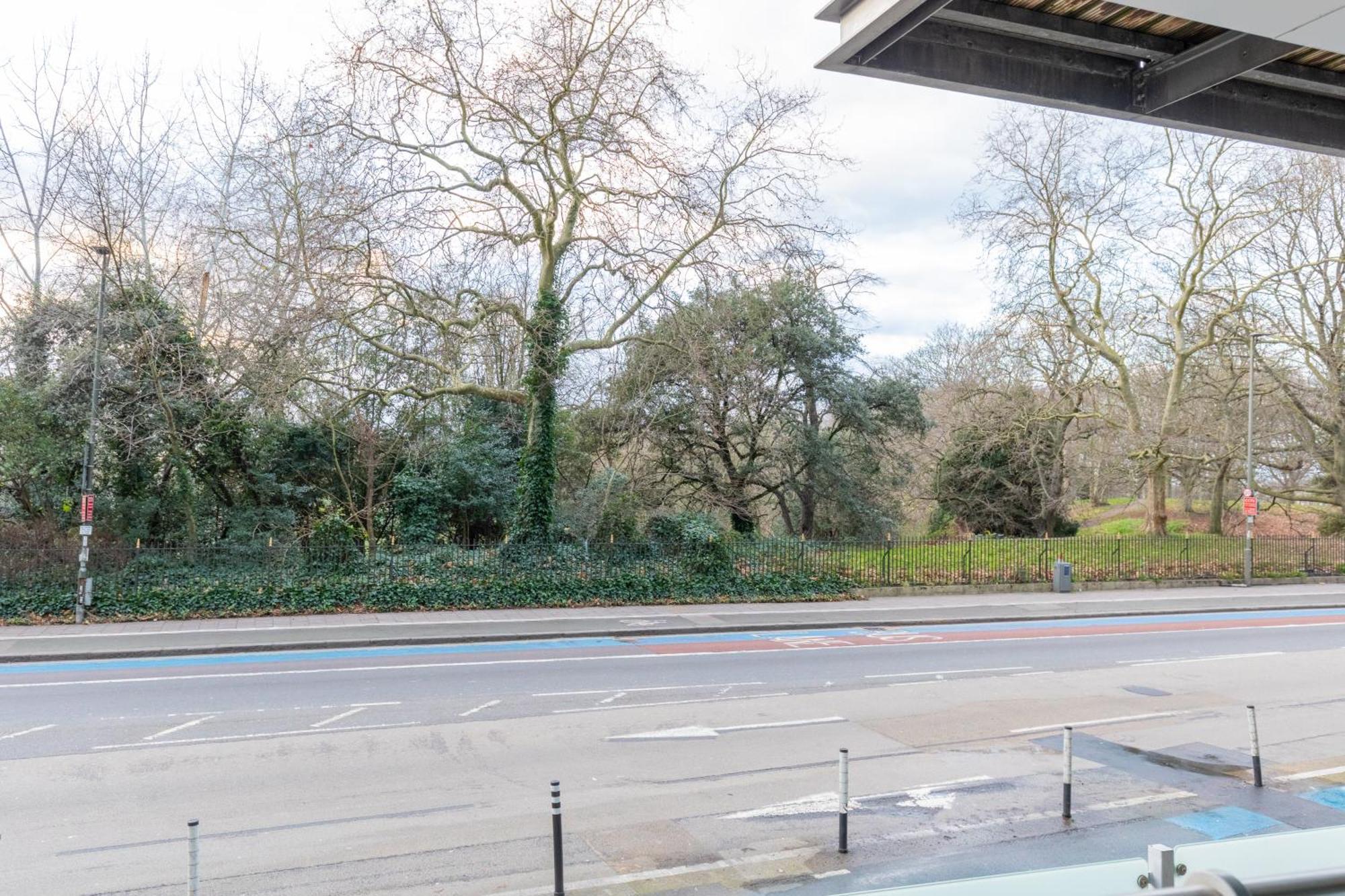 Minimal With Views Over Battersea Park * London