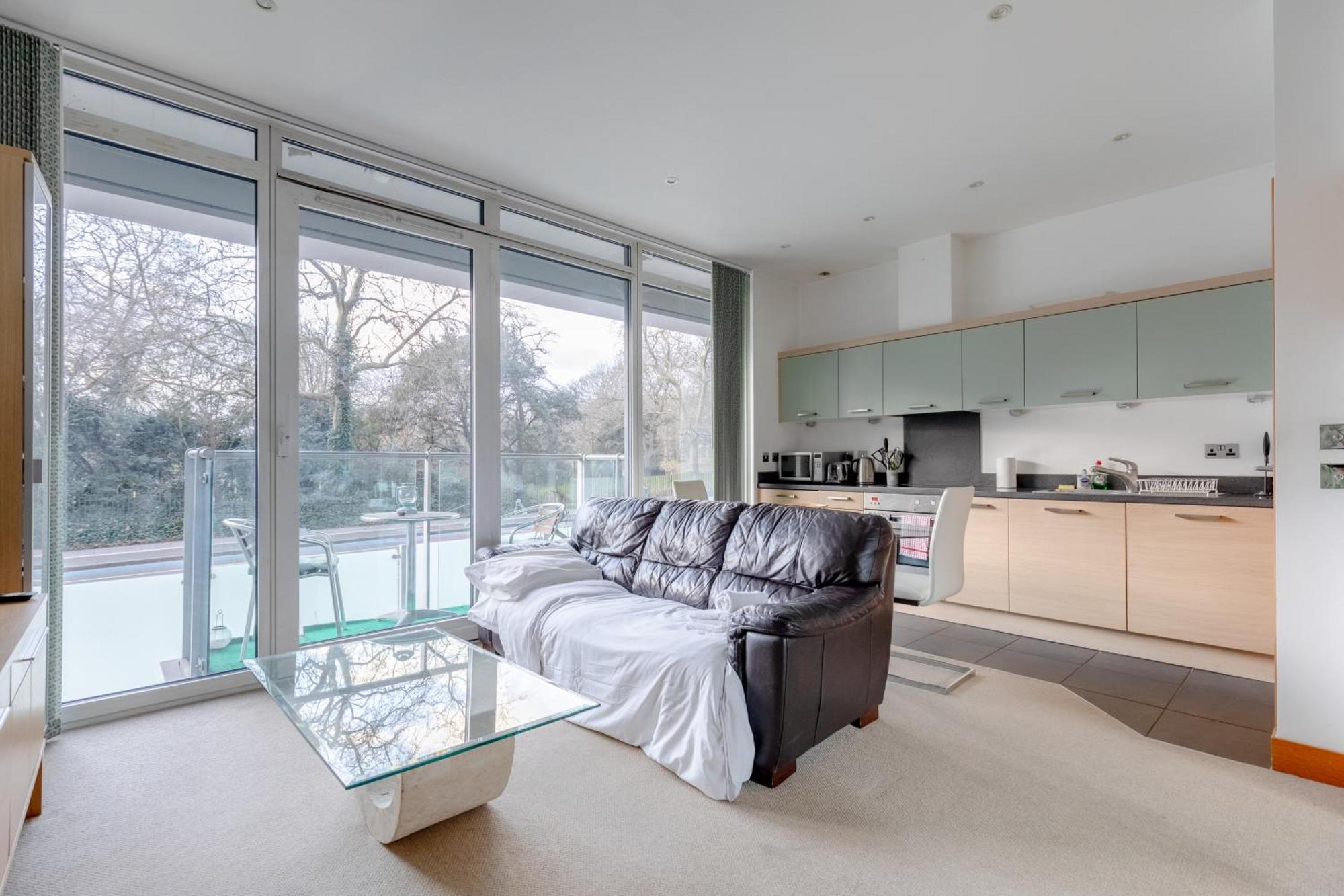 Minimal With Views Over Battersea Park