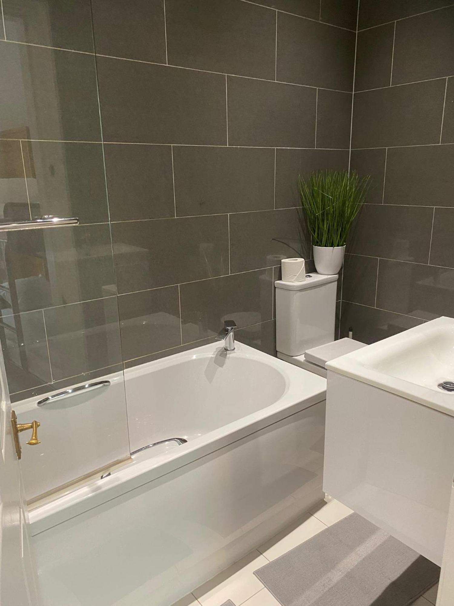 Premium Over Looking Canary Wharf Towers Apartment *