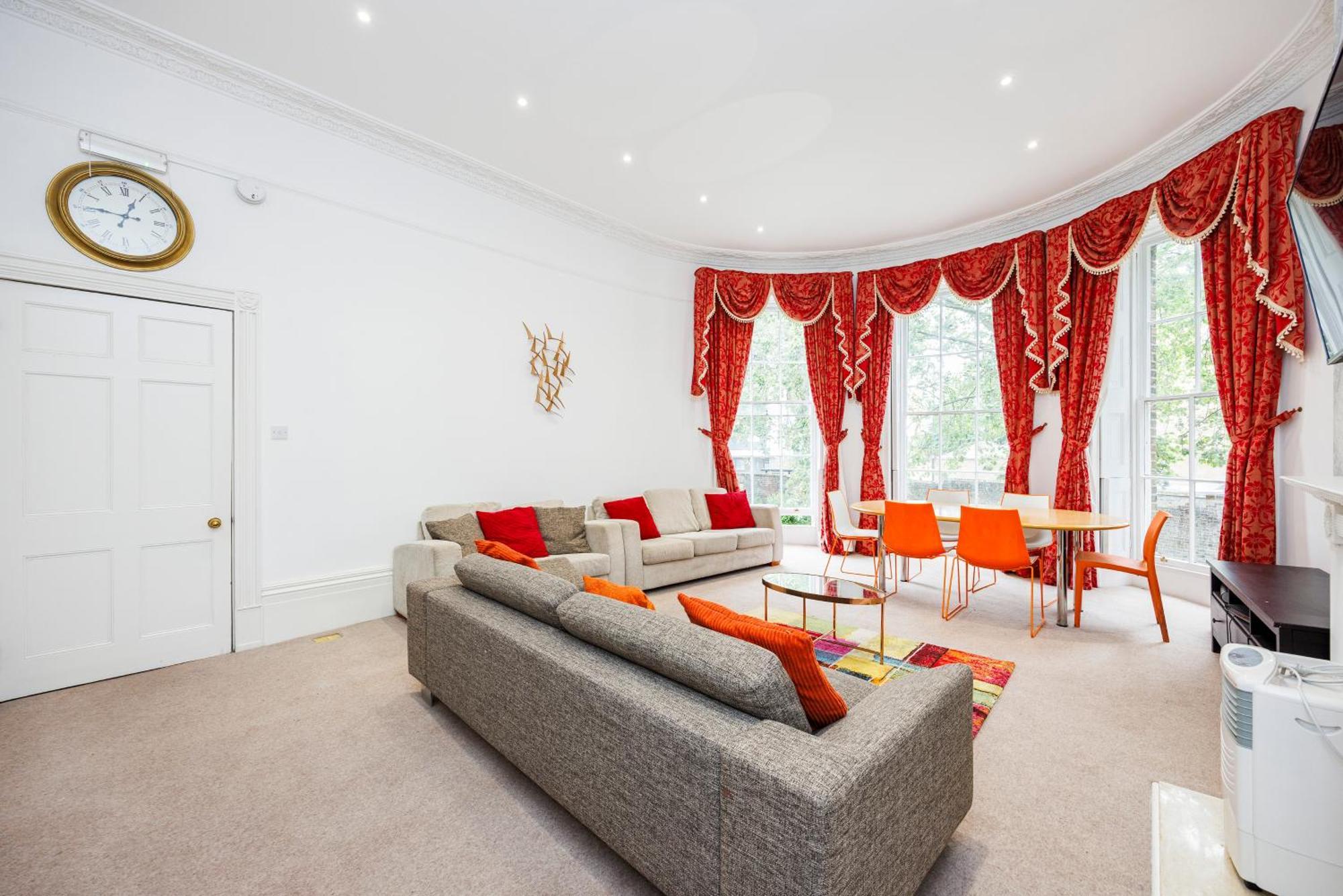 Premium Over Looking Canary Wharf Towers Apartment London