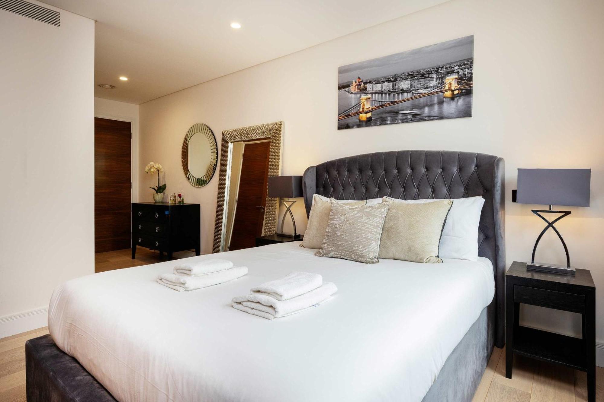 Veeve - Westbourne Curve London