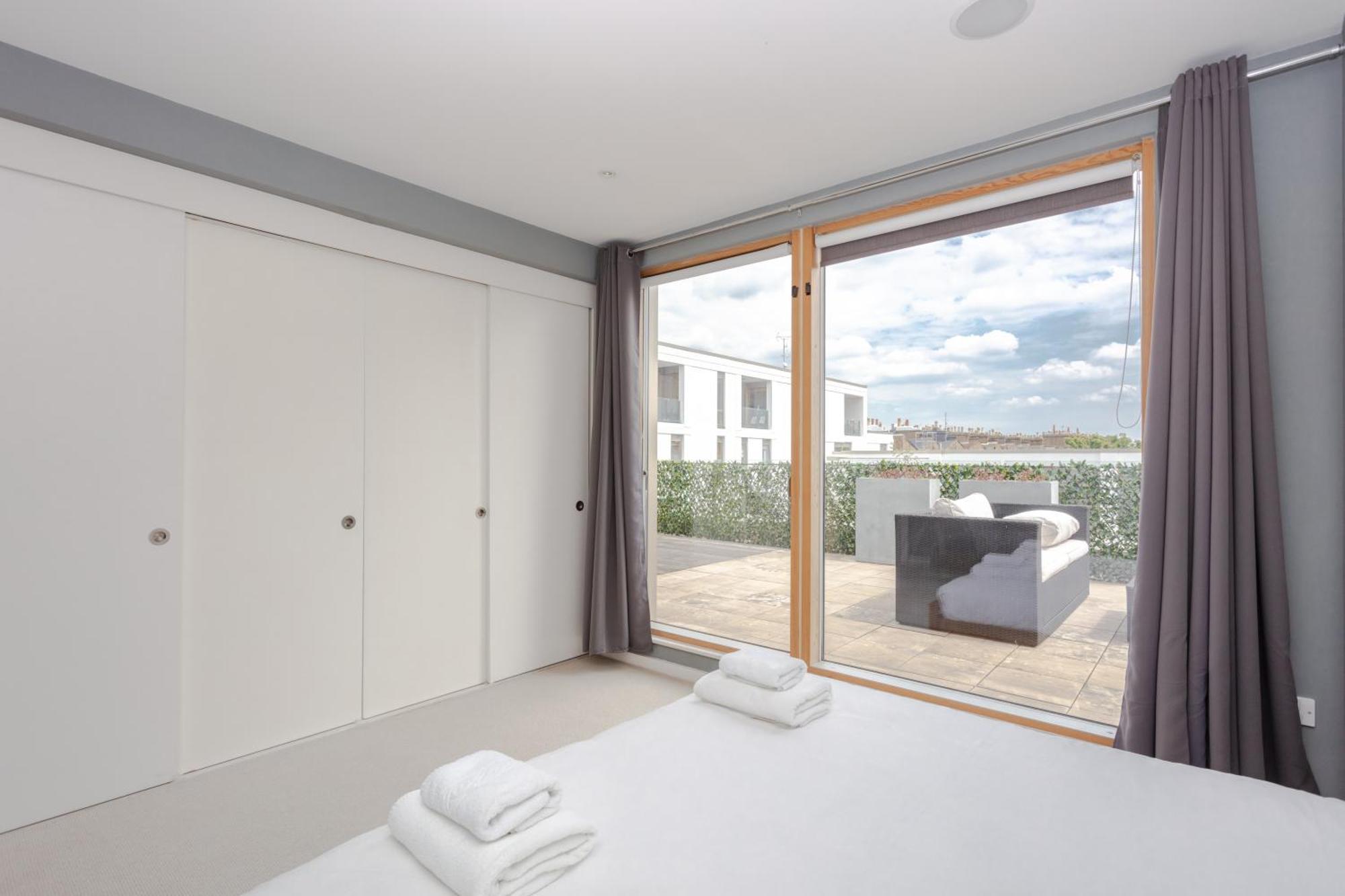 Gorgeous 2 Bedroom Near Clapham Common Apartment *