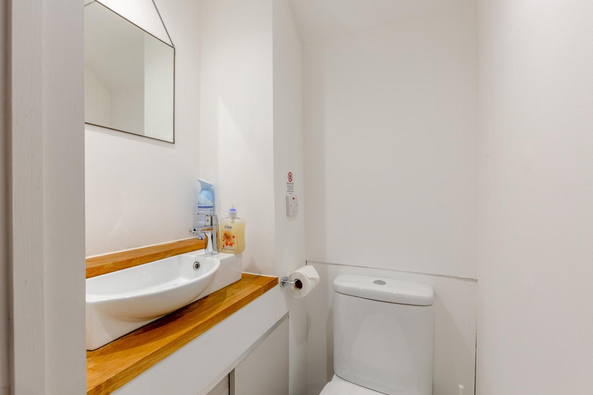 Cosy 1 Bedroom Near Wimbledon Station *