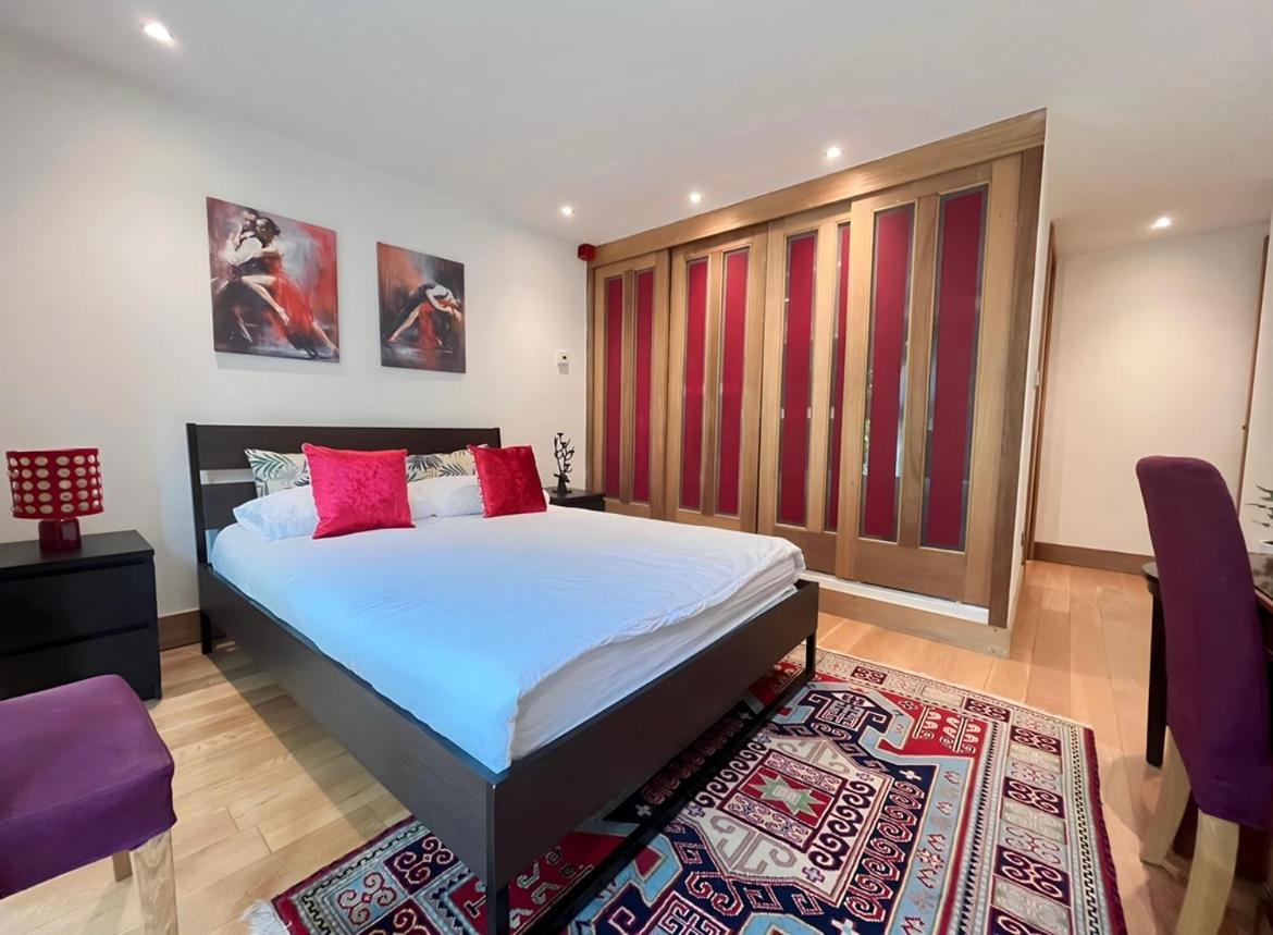Luxury 2 Double Bedroom Flat - Kensington Apartment *