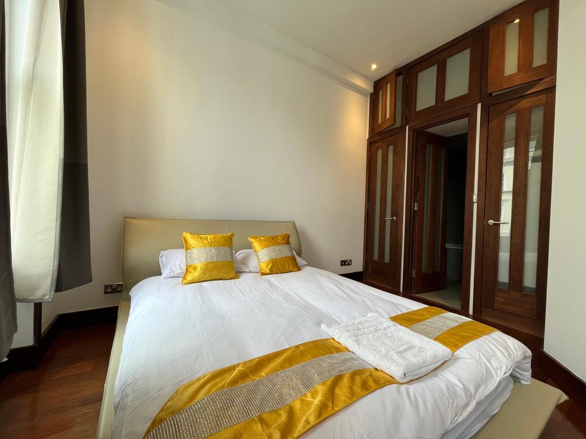 Luxury 2 Double Bedroom Flat - Kensington * London