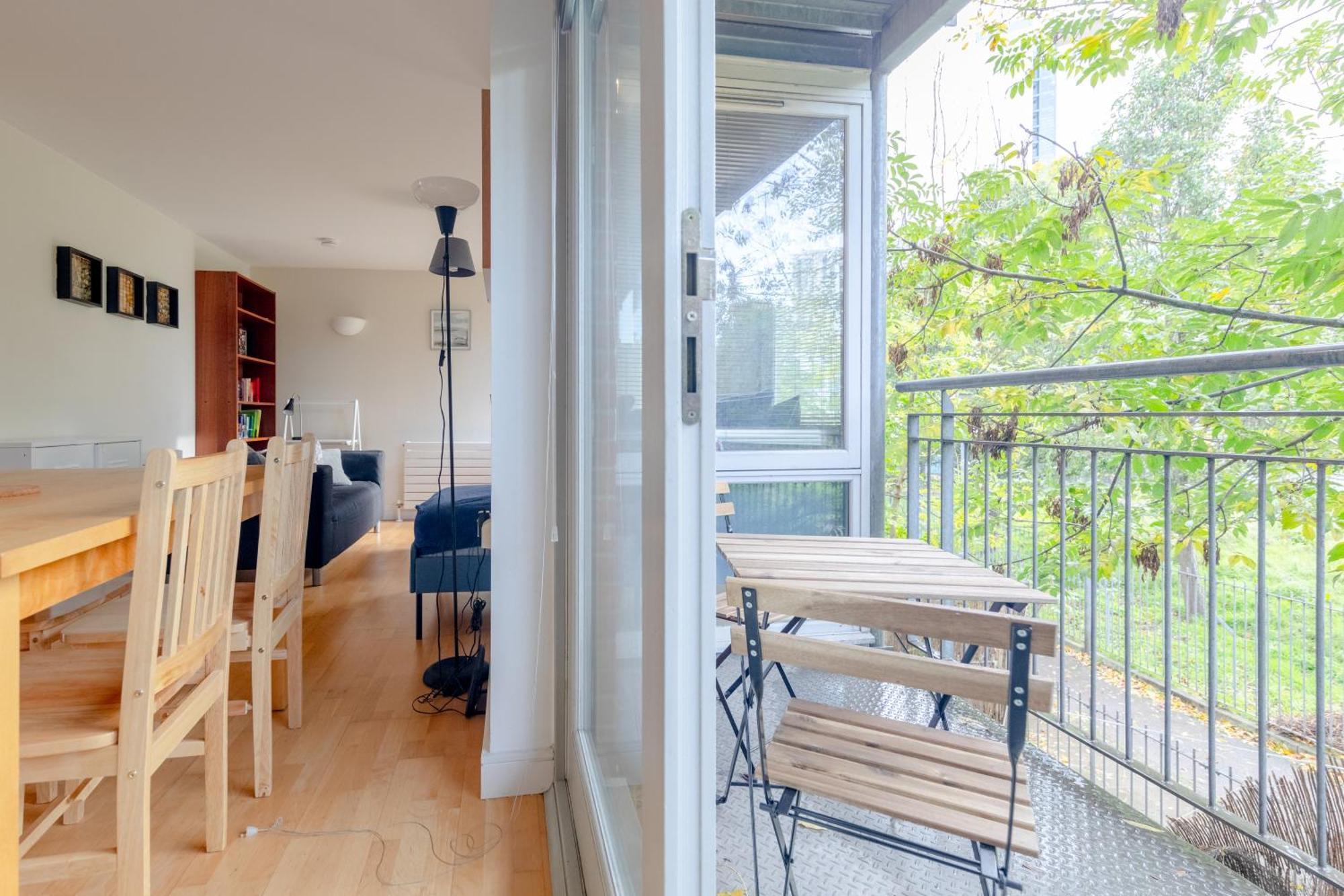 Apartment Spacious 2 Bedroom Near White London