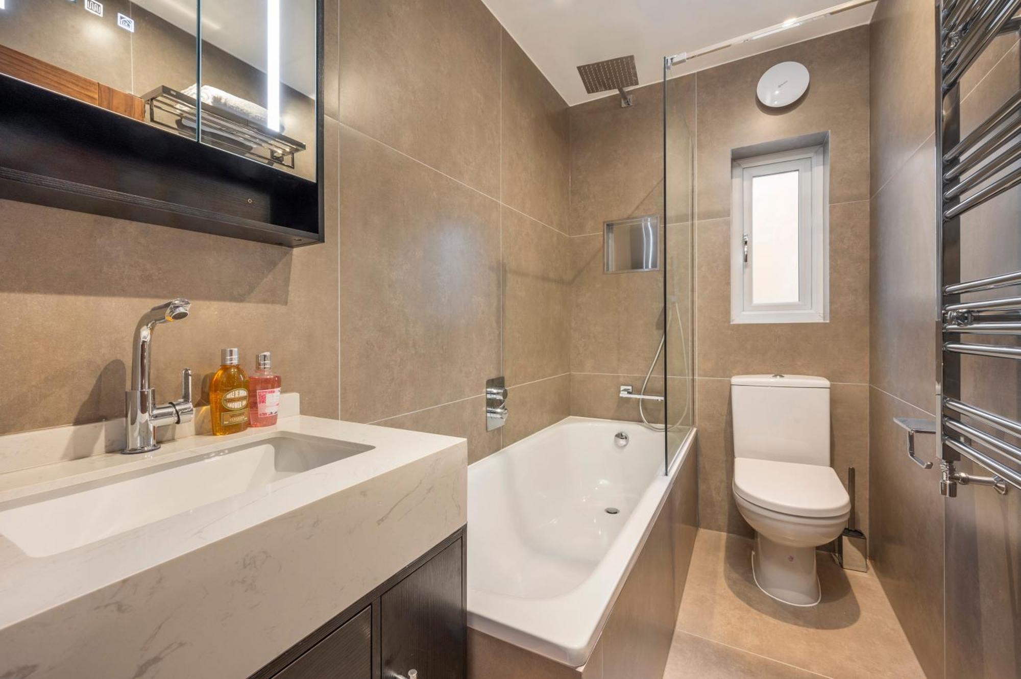 Spacious City Eye, Westminster, Big Ben, Vauxhall Station Apartment *