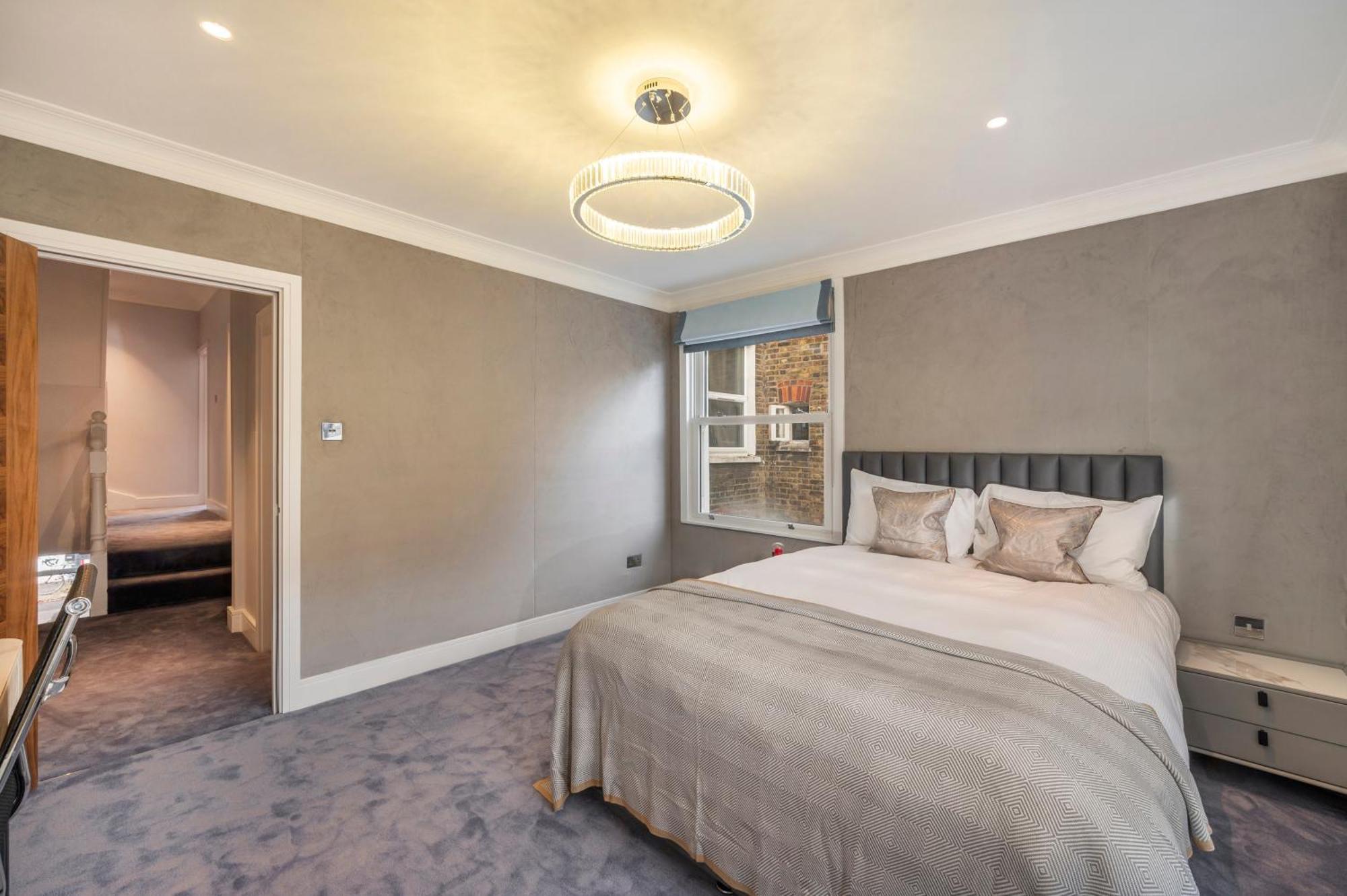 Spacious City Eye, Westminster, Big Ben, Vauxhall Station Apartment London