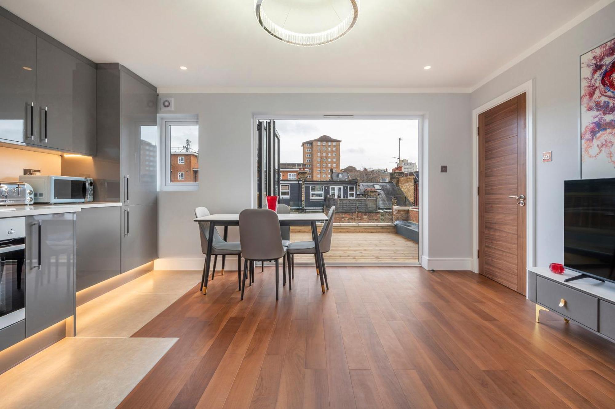 Spacious City Eye, Westminster, Big Ben, Vauxhall Station Apartment London