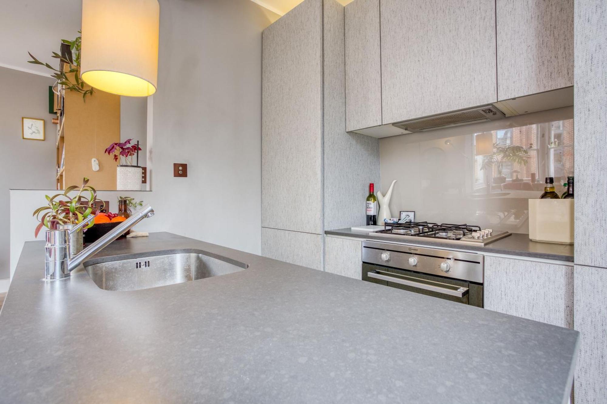 Beautiful And Airy 1 Bedroom Flat - West Apartment London