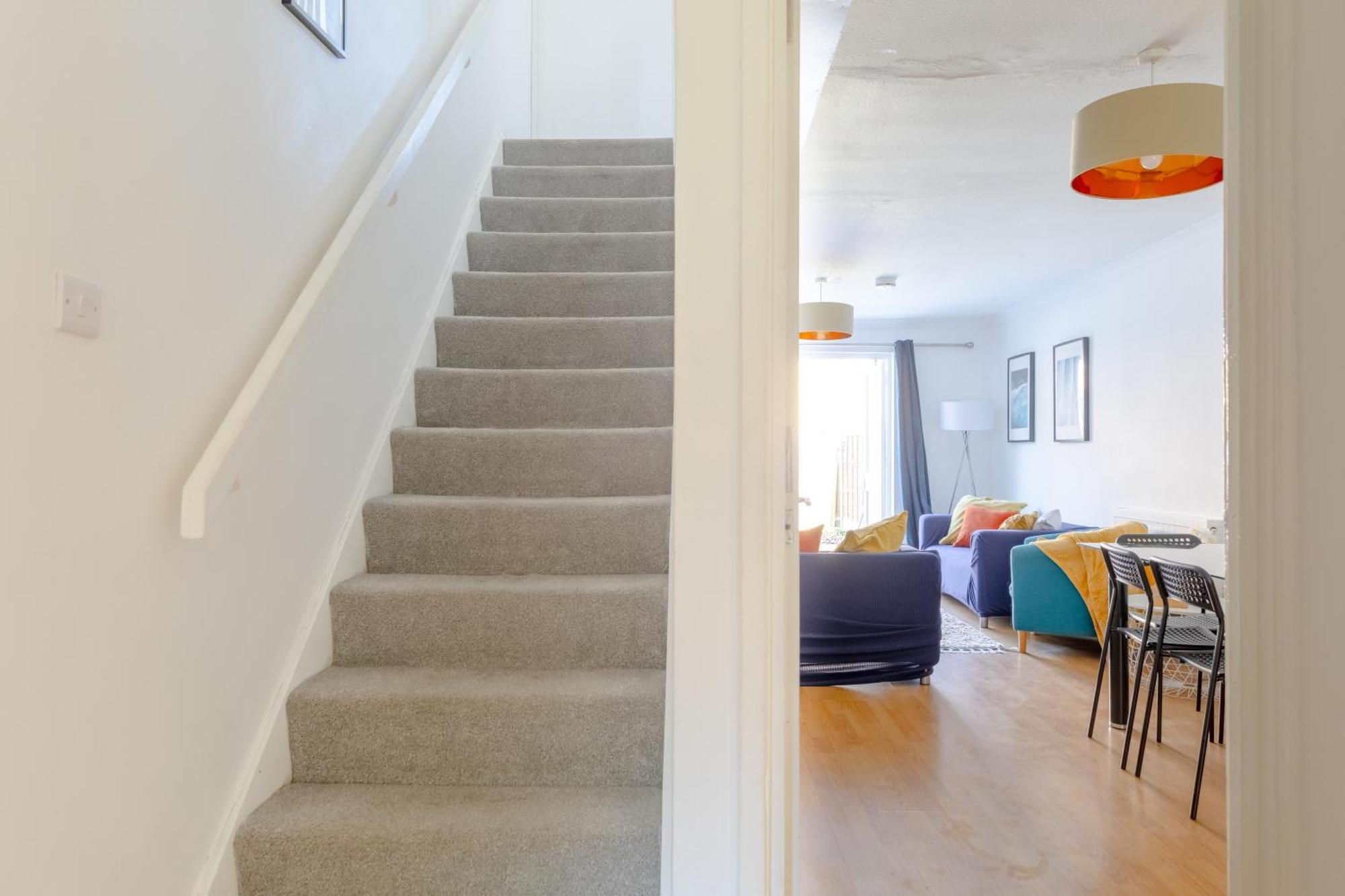 Lovely 4 Bedroom House With Garden Near Waterloo