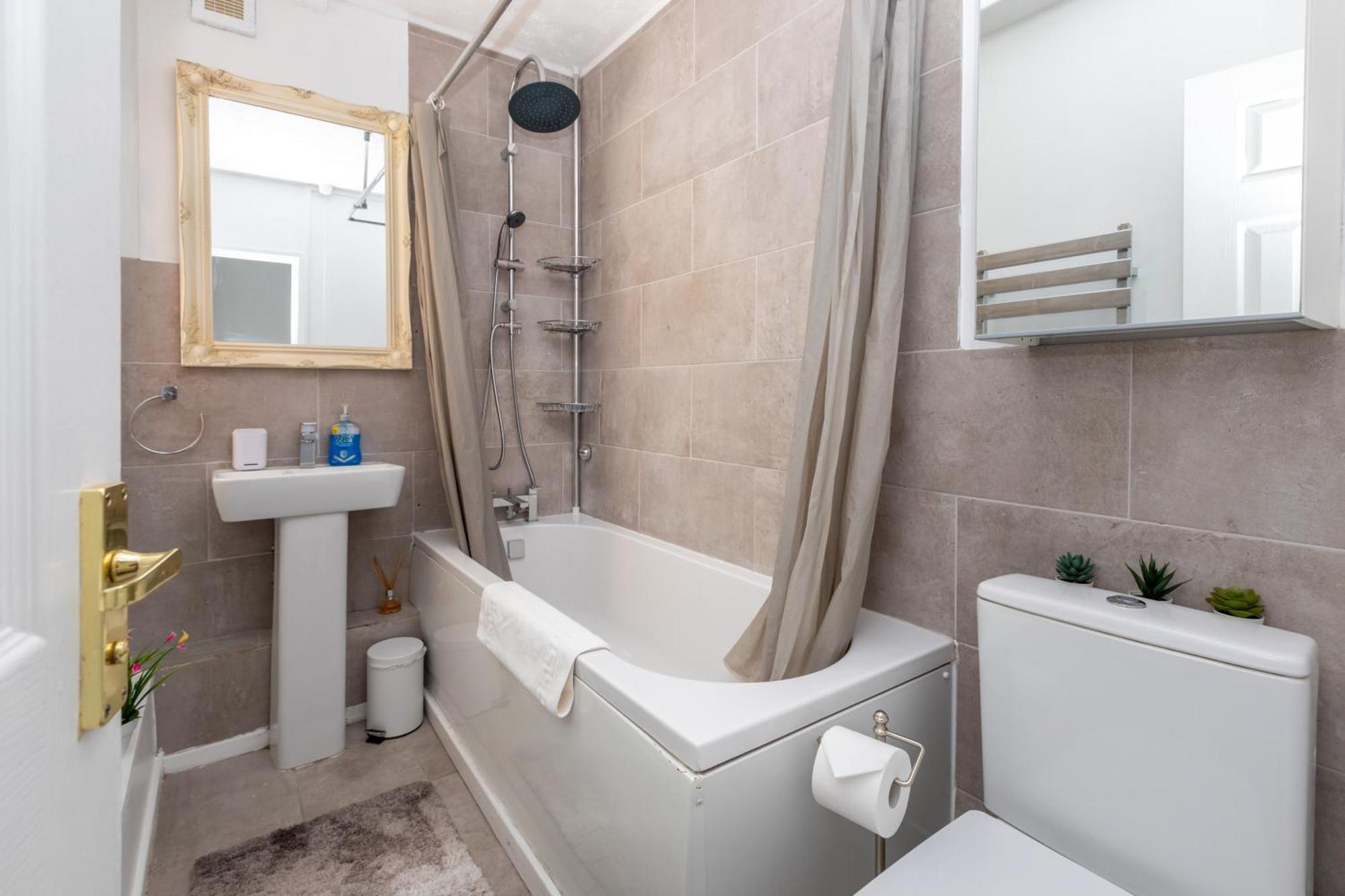 Spacious & Welcoming 4bd House - Kennington Apartment *