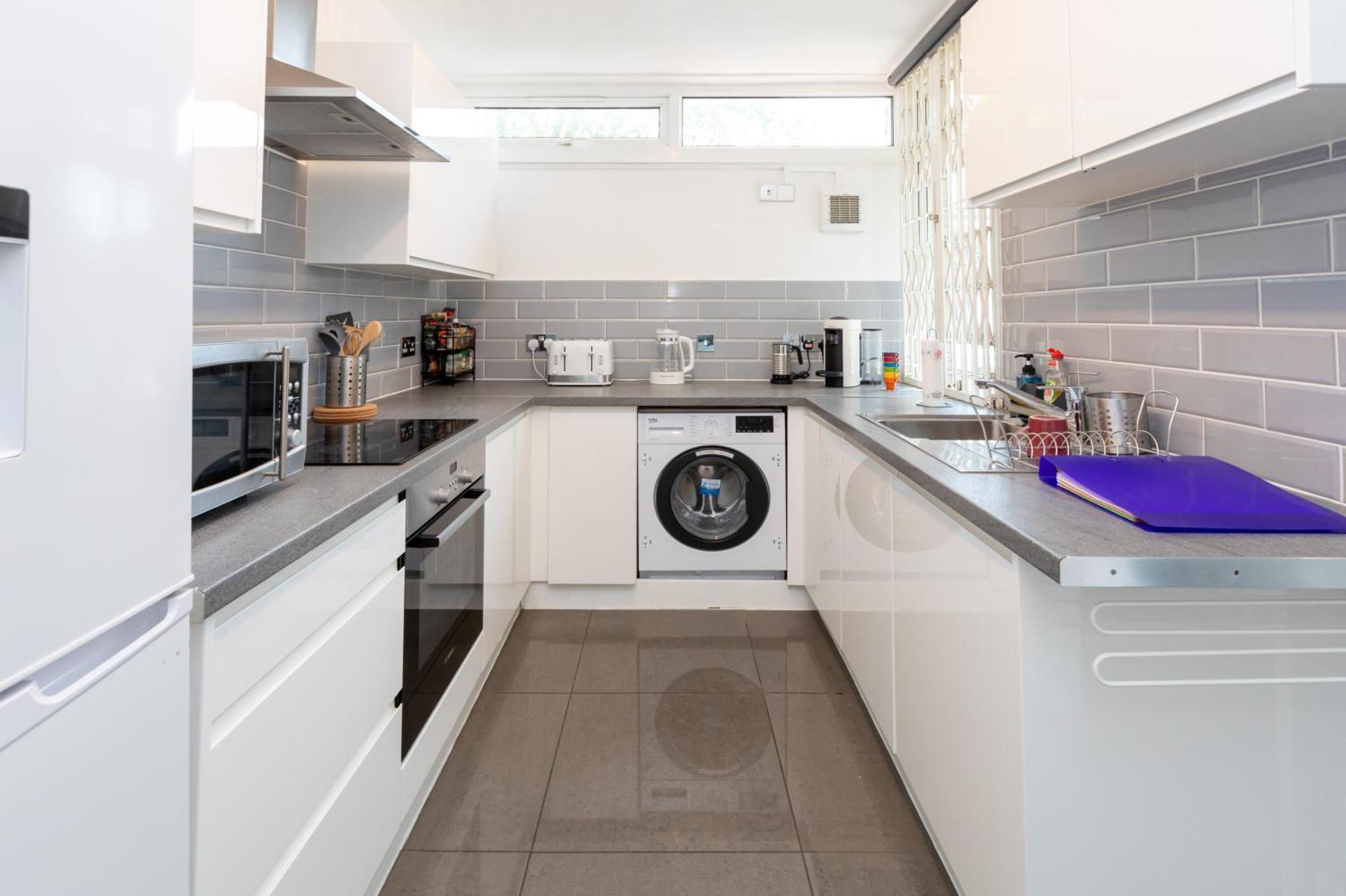Spacious & Welcoming 4bd House - Kennington Apartment