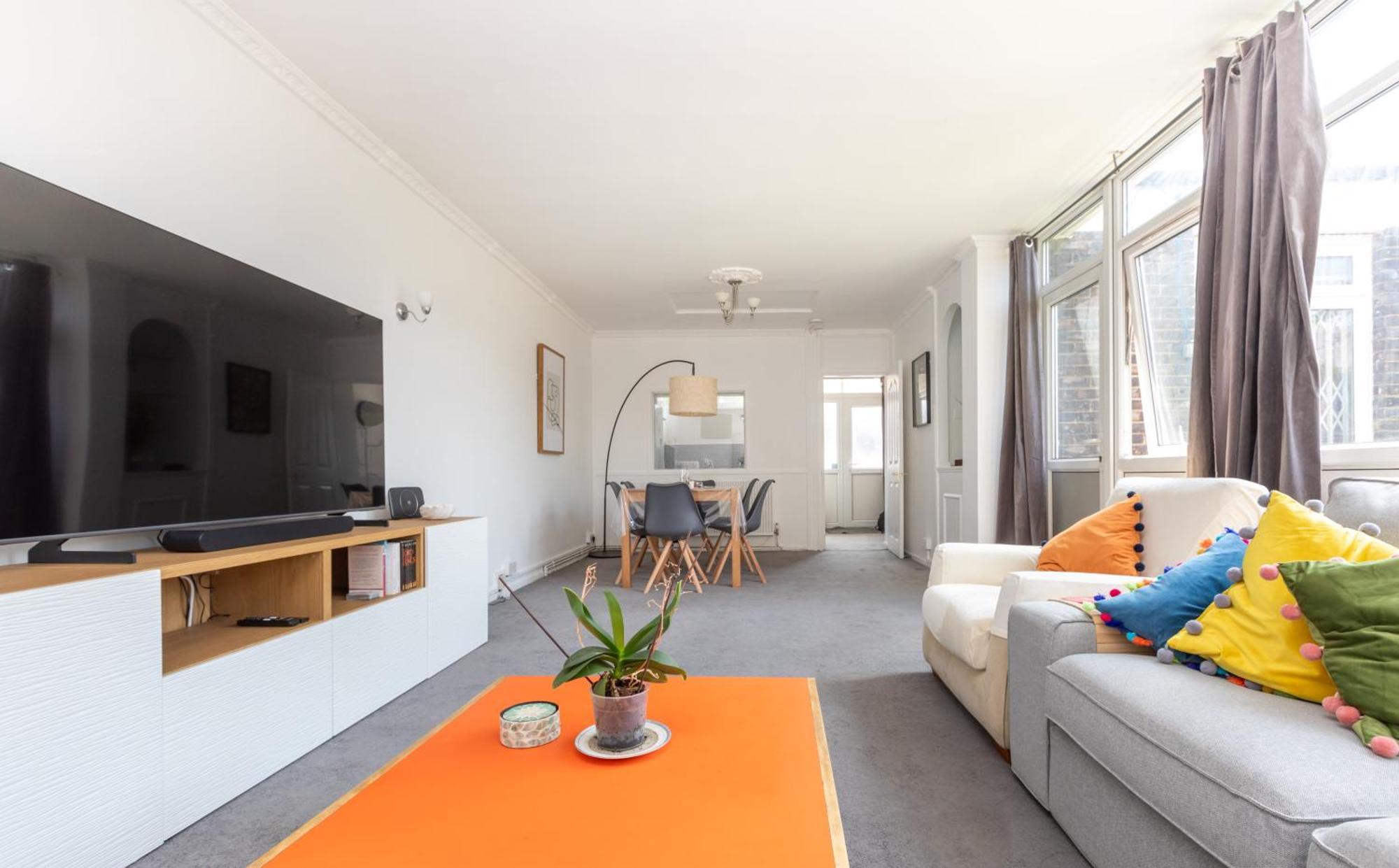 Spacious & Welcoming 4bd House - Kennington *