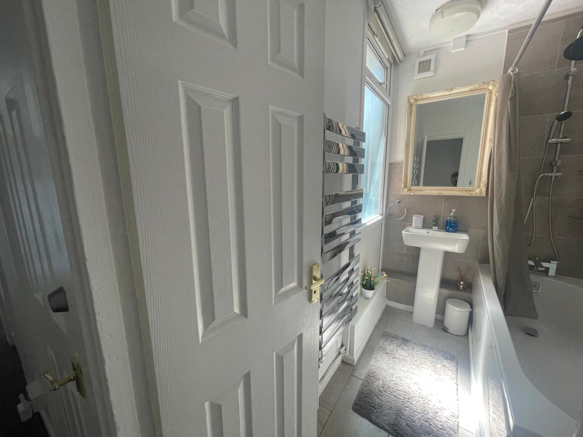 Spacious & Welcoming 4bd House - Kennington *