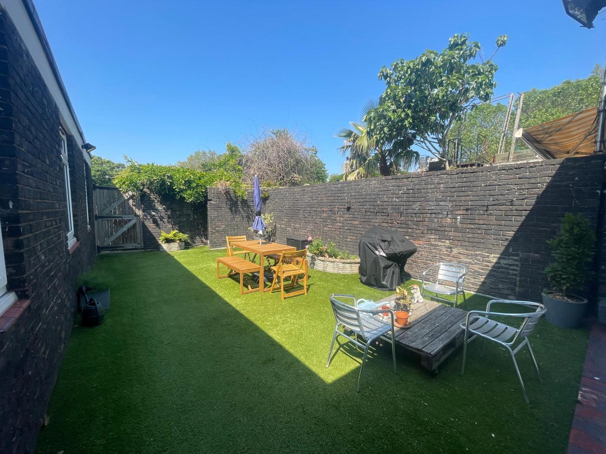 Spacious & Welcoming 4bd House - Kennington Apartment