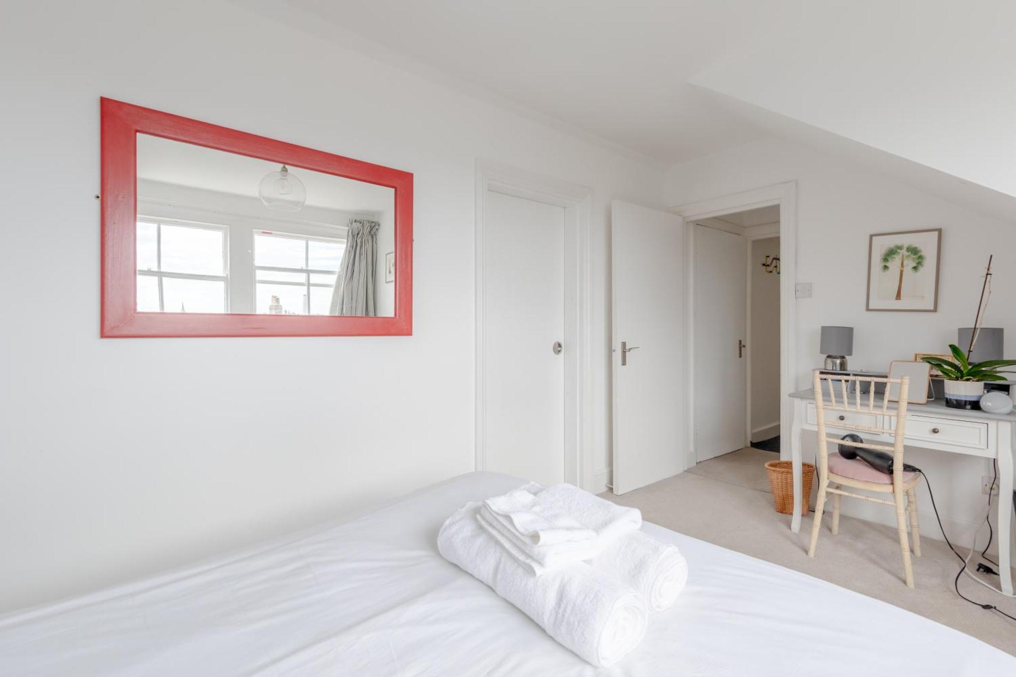 Floor 1bd Flat With Balcony - Ladbroke Grove Apartment London