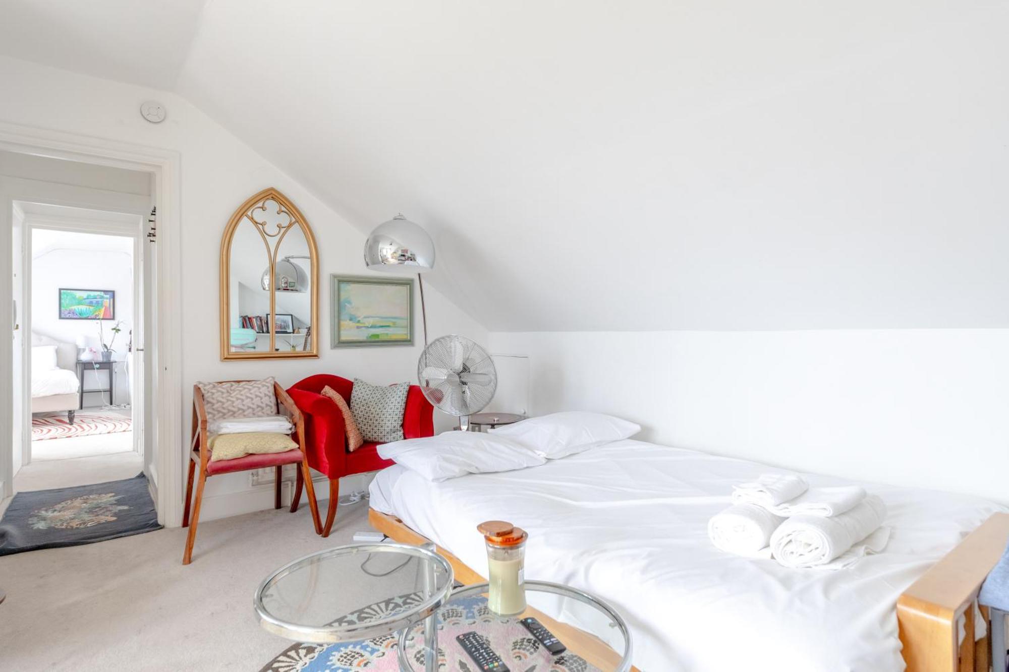 Floor 1bd Flat With Balcony - Ladbroke Grove