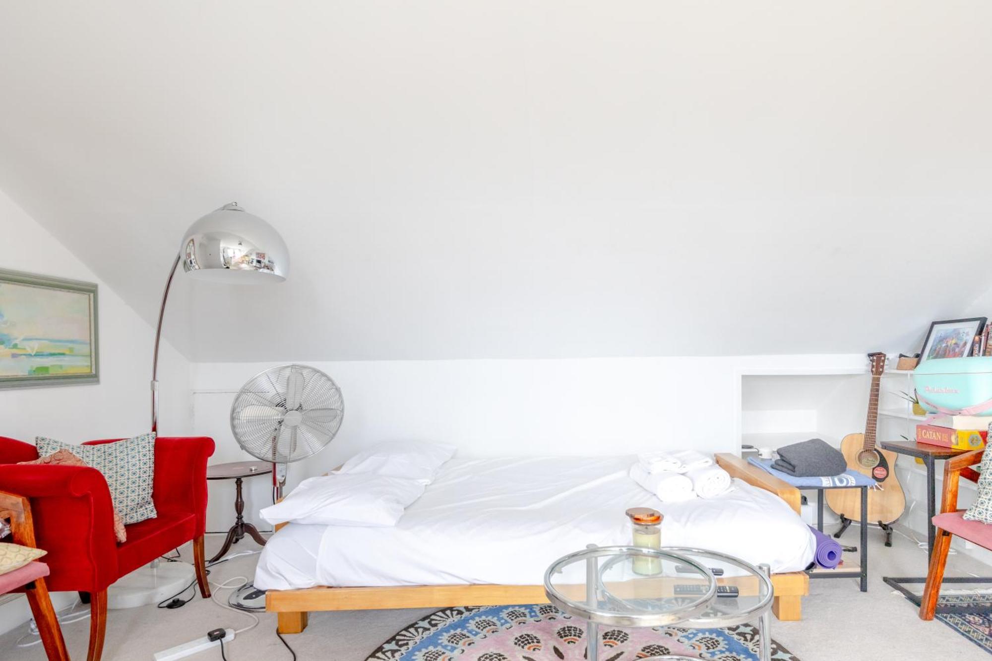 Floor 1bd Flat With Balcony - Ladbroke Grove Apartment *