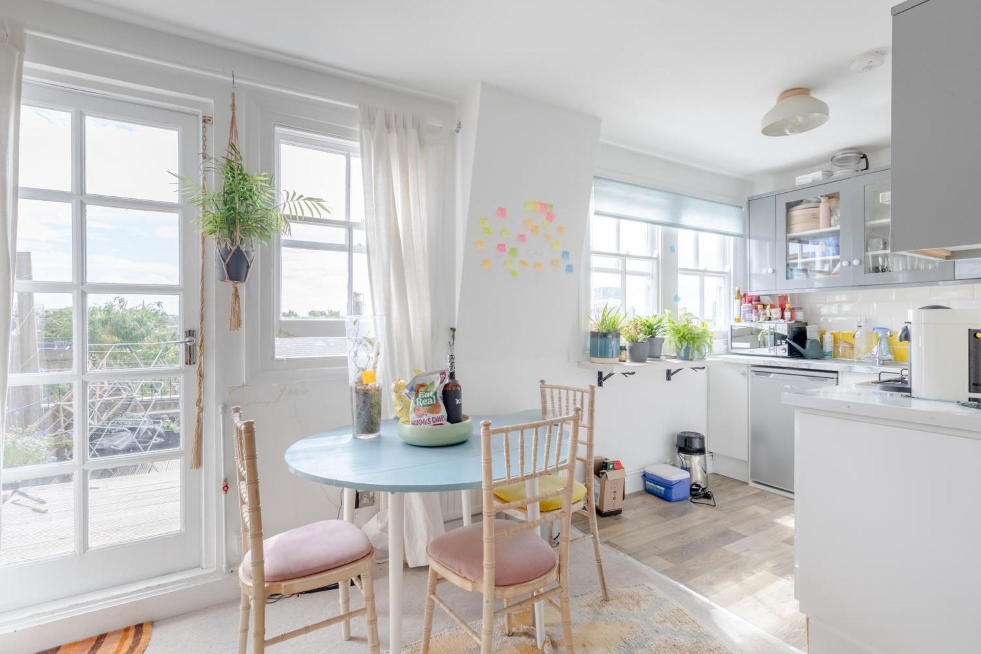 Floor 1bd Flat With Balcony - Ladbroke Grove London