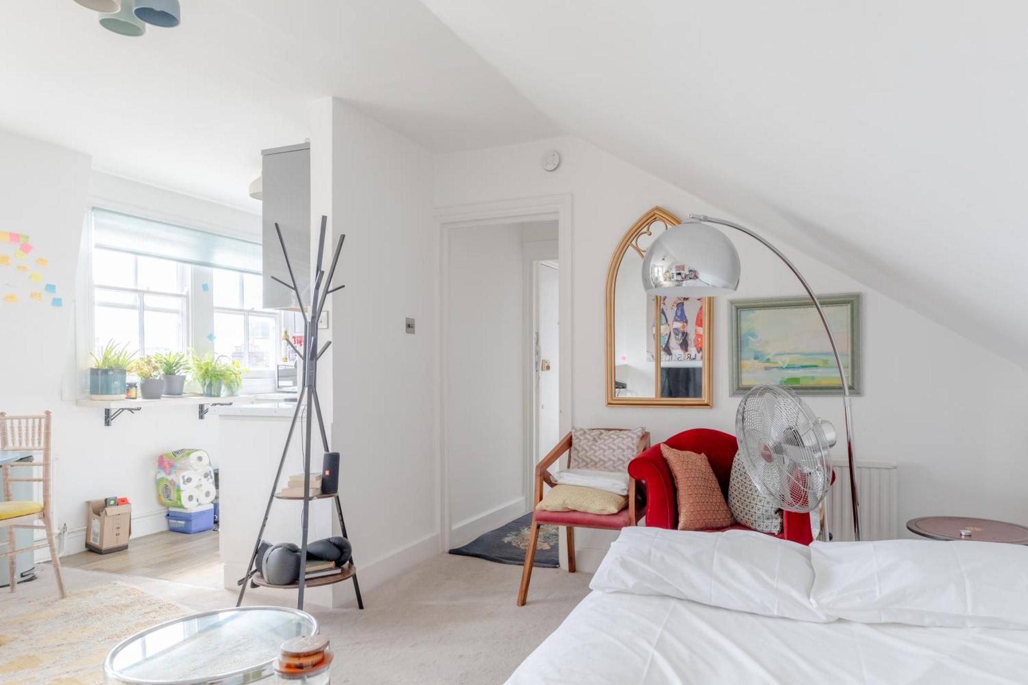 Floor 1bd Flat With Balcony - Ladbroke Grove Apartment