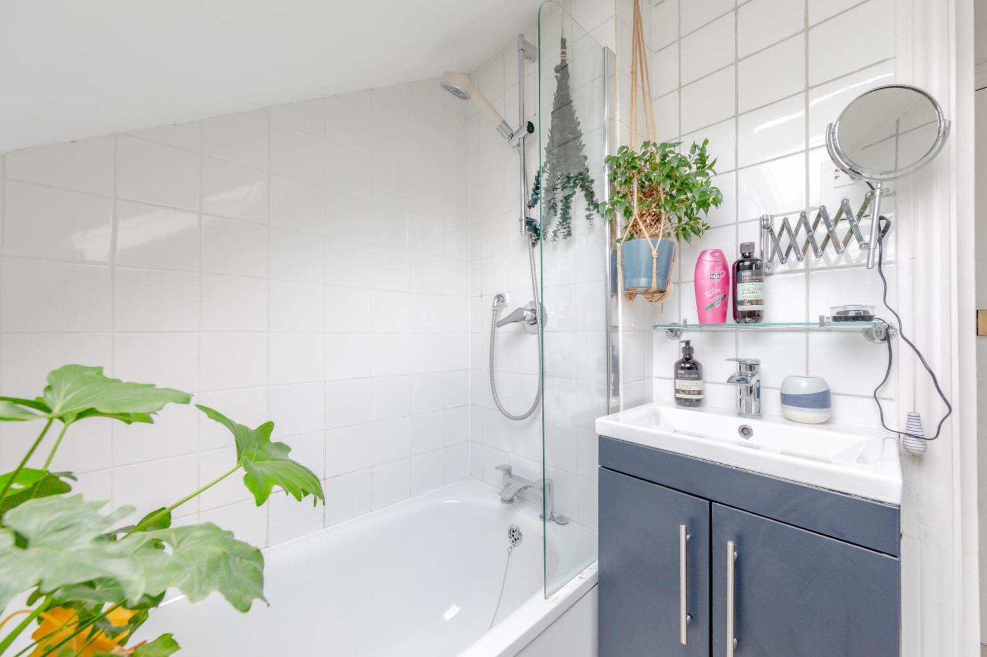 Floor 1bd Flat With Balcony - Ladbroke Grove Apartment *