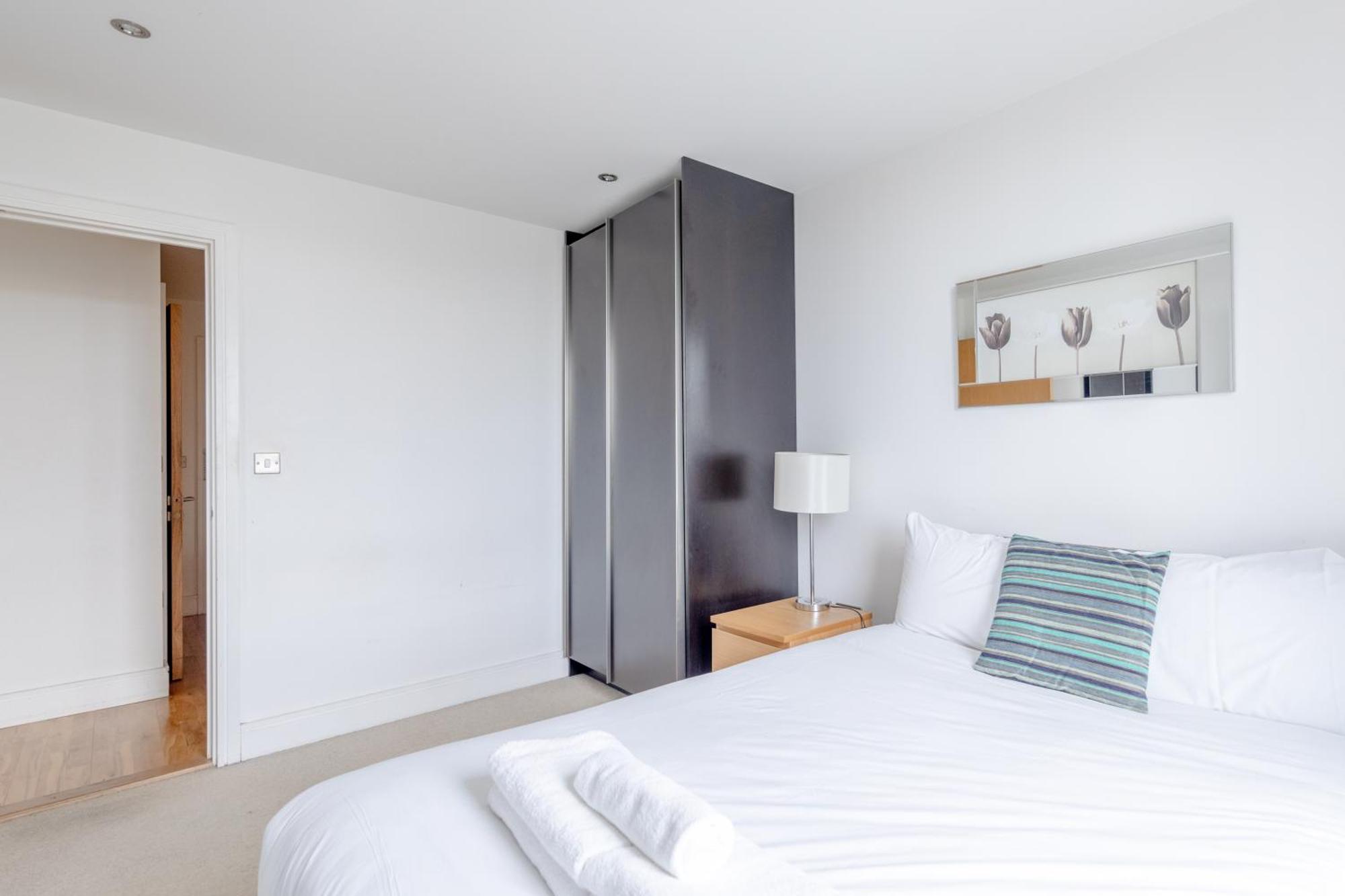 Sleek & Sunny 1bd Flat Near Greenwhich - Deptford! Apartment London