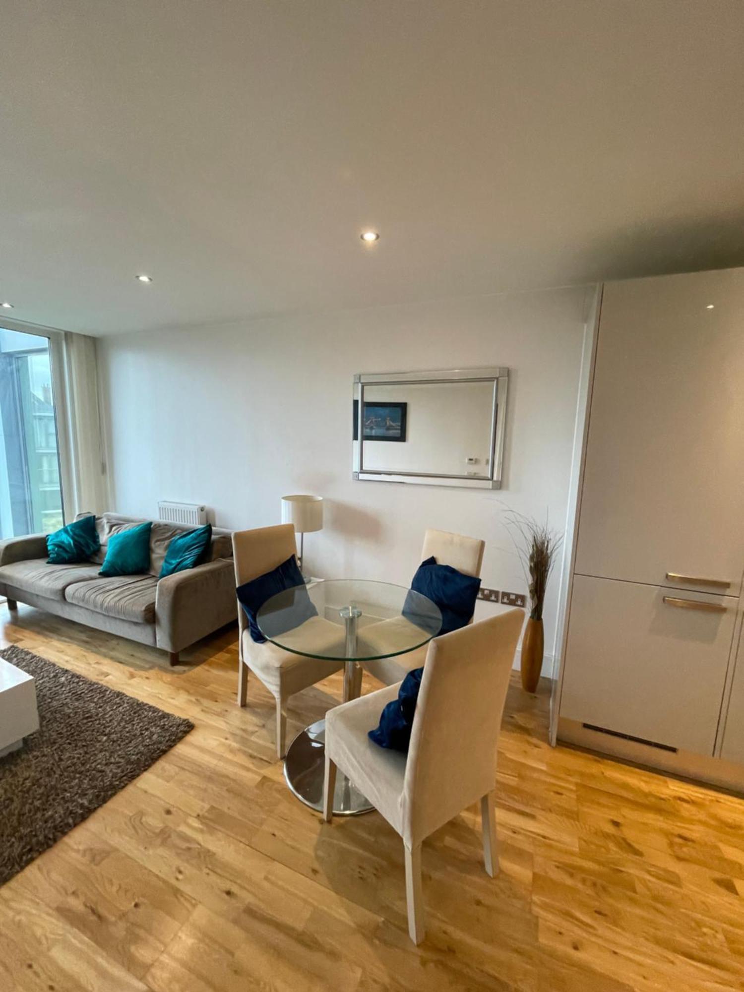 Apartment Sleek & Sunny 1bd Flat Near Greenwhich - Deptford! London