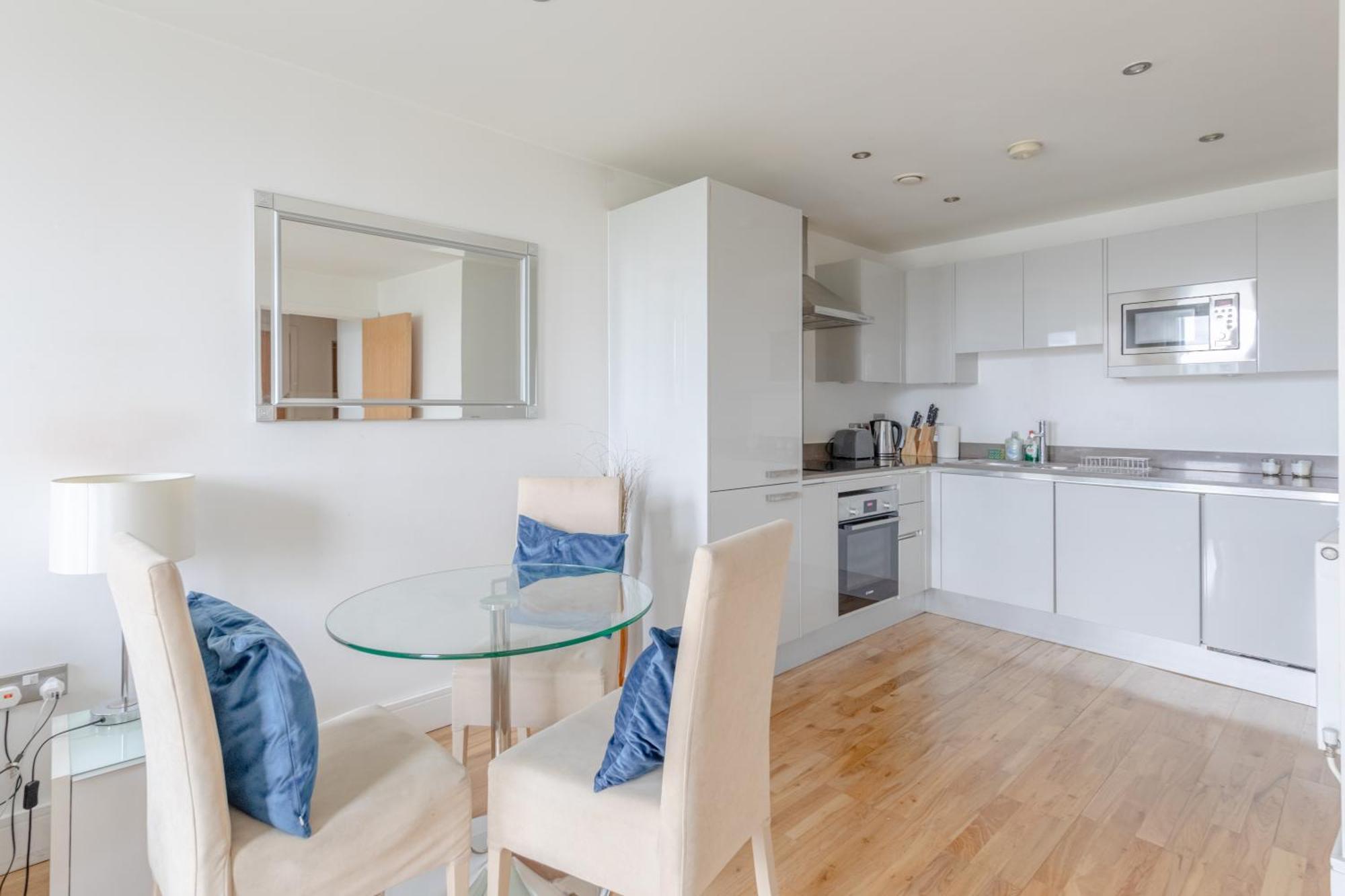 Sleek & Sunny 1bd Flat Near Greenwhich - Deptford! Apartment