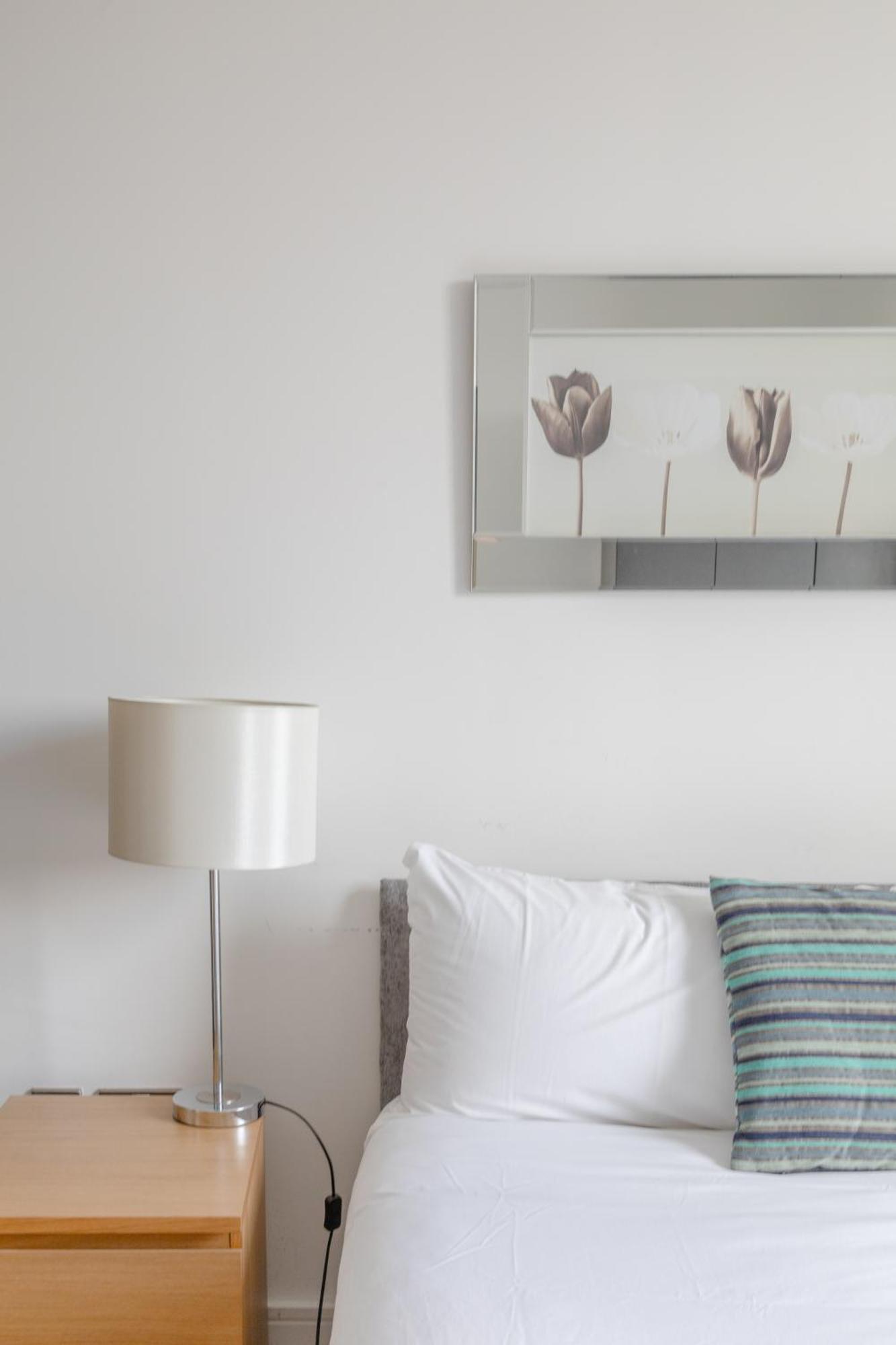 Sleek & Sunny 1bd Flat Near Greenwhich - Deptford! Apartment London